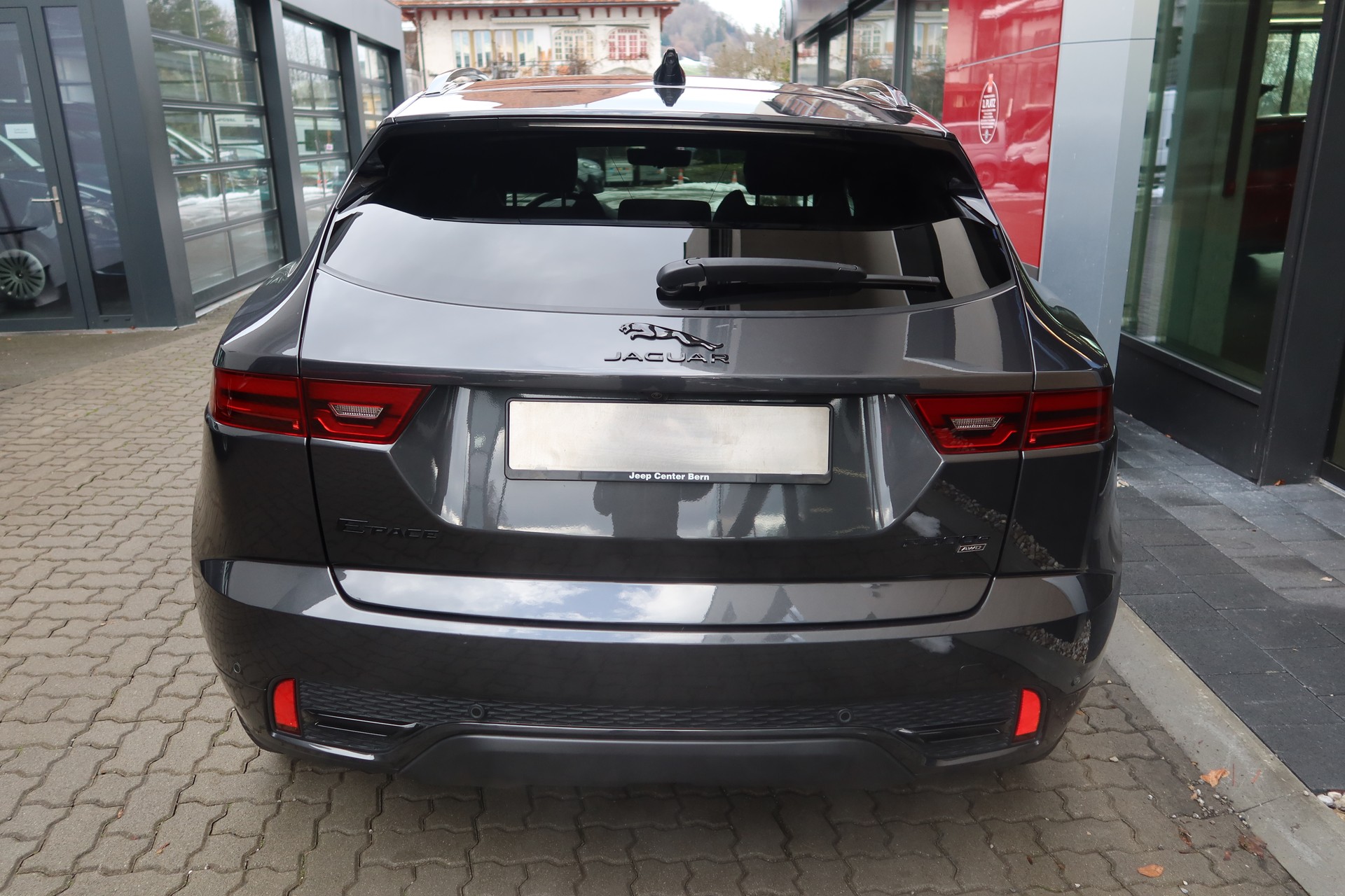 JAGUAR E-Pace 1.5 P300e AWD HSE-image-3