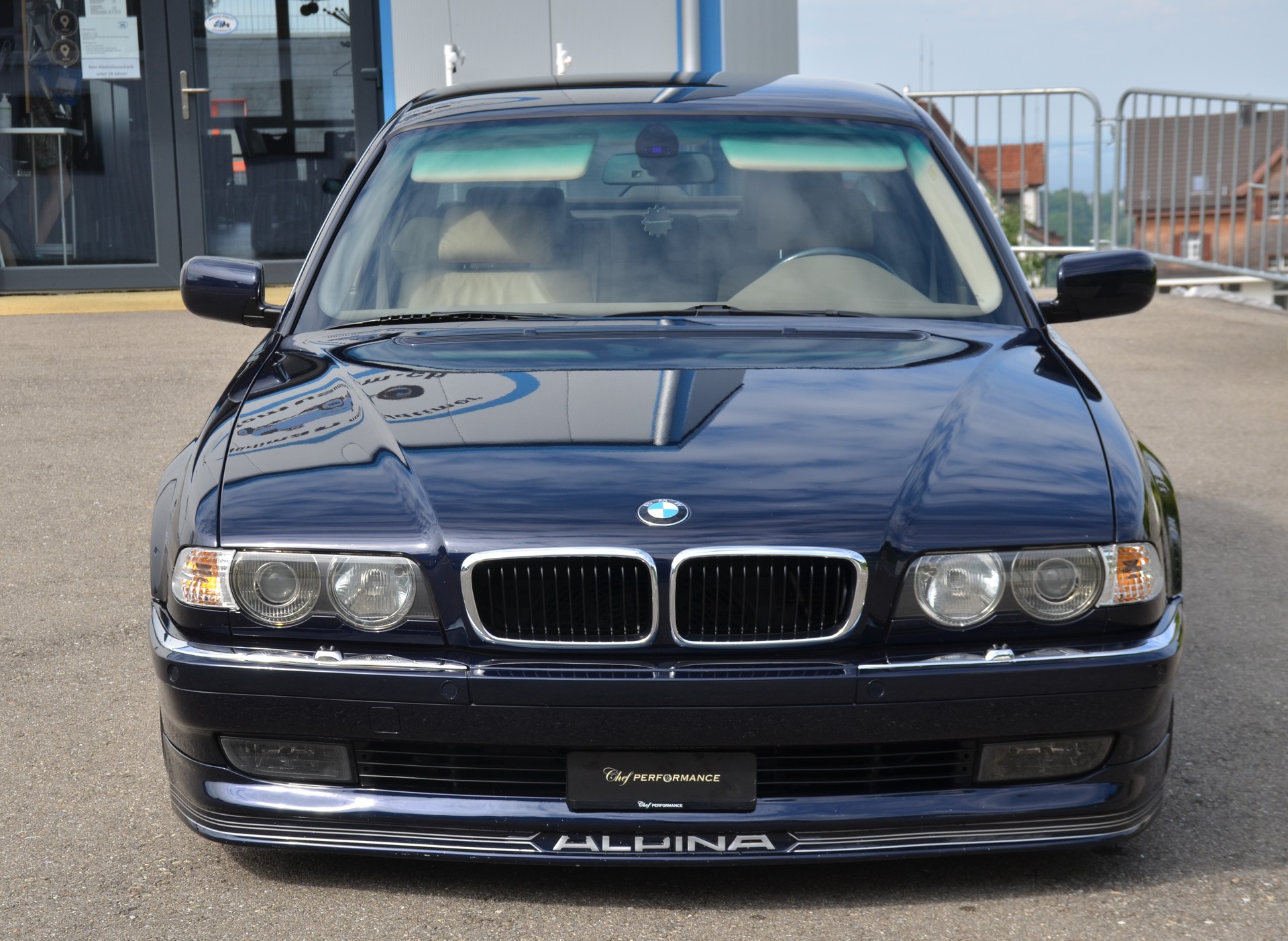 BMW 735i-image-1