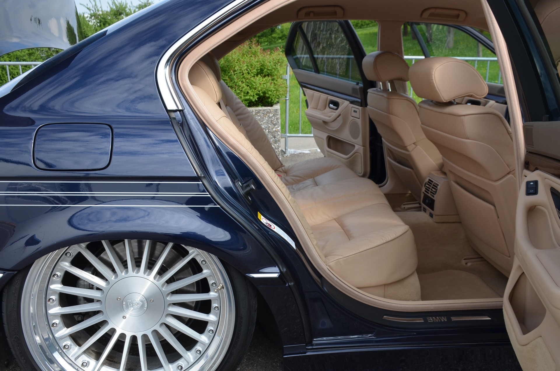 BMW 735i-image-15