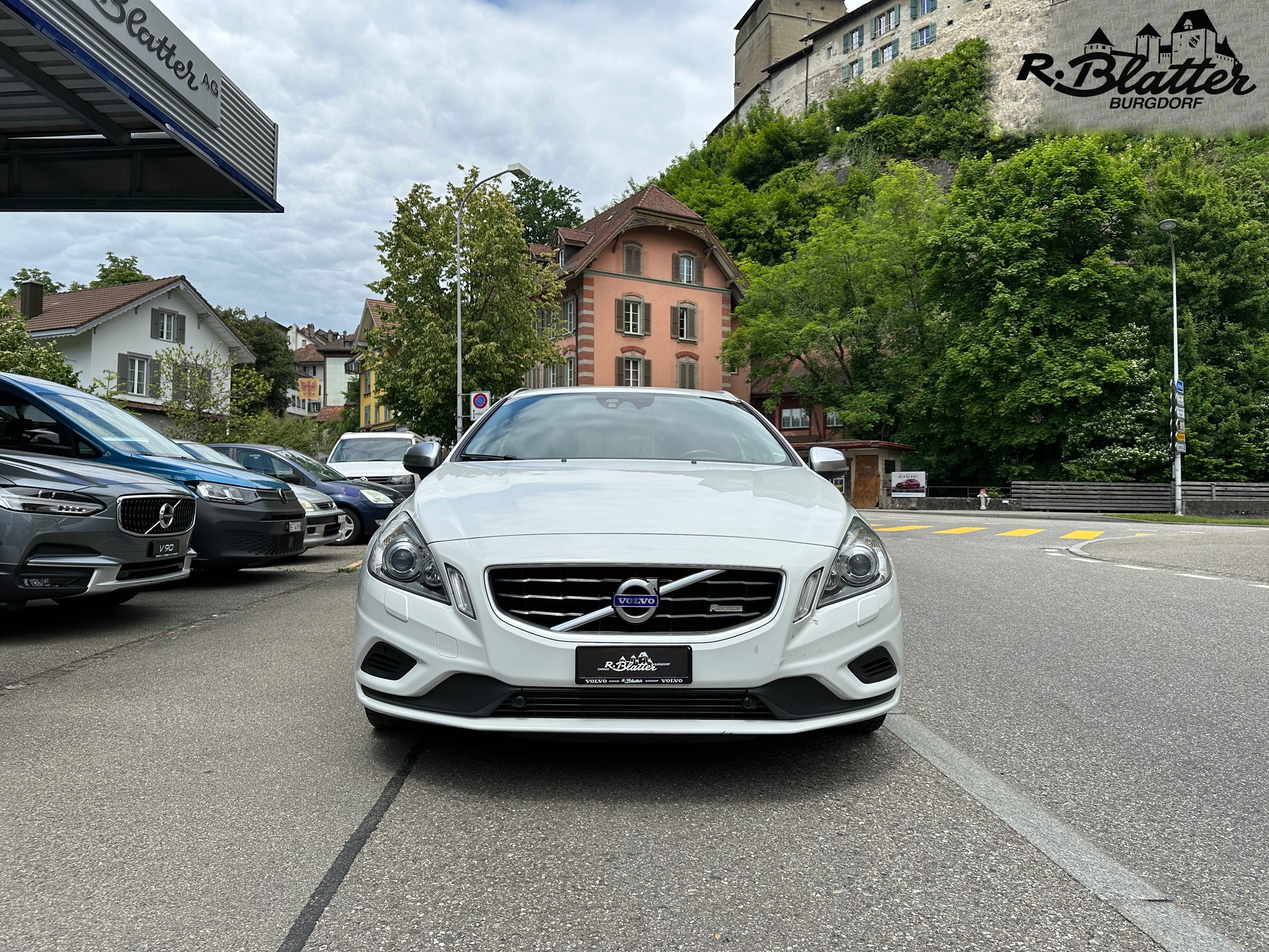 VOLVO V60 D3 R-Design-image-1