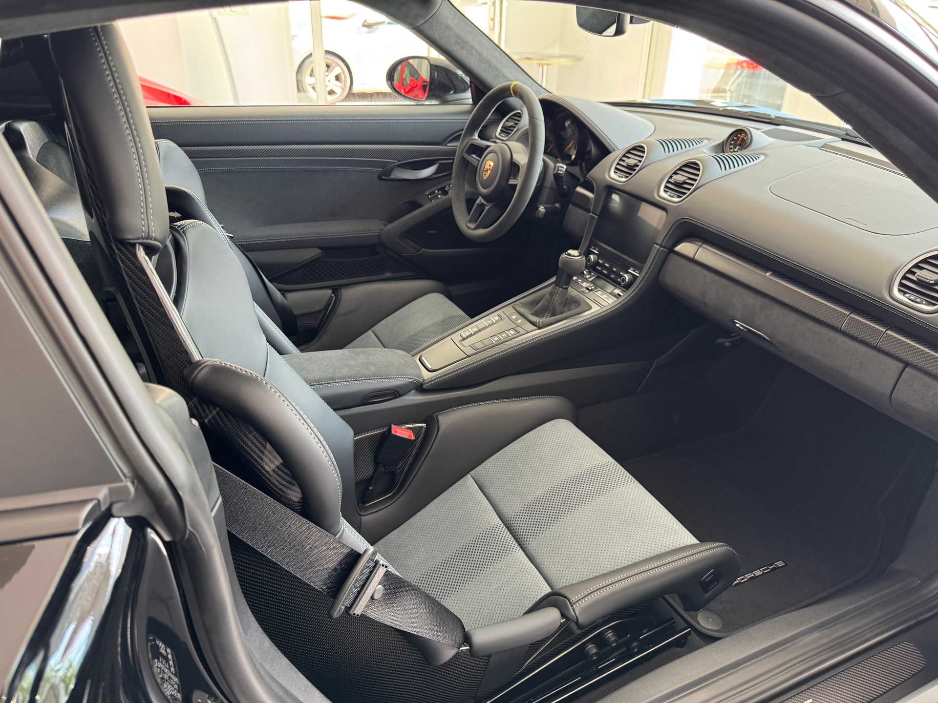 PORSCHE 718 Cayman GT4 RS PDK-image-9