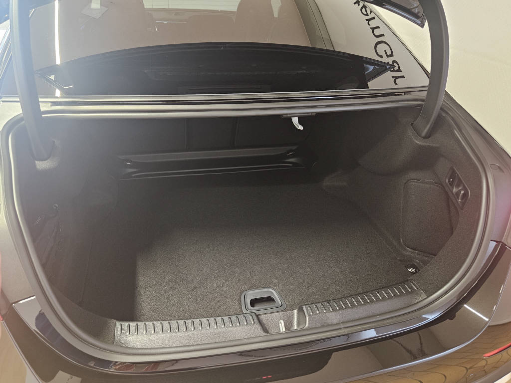 MERCEDES-BENZ E 220 d 4Matic AMG Line Limousine-image-3