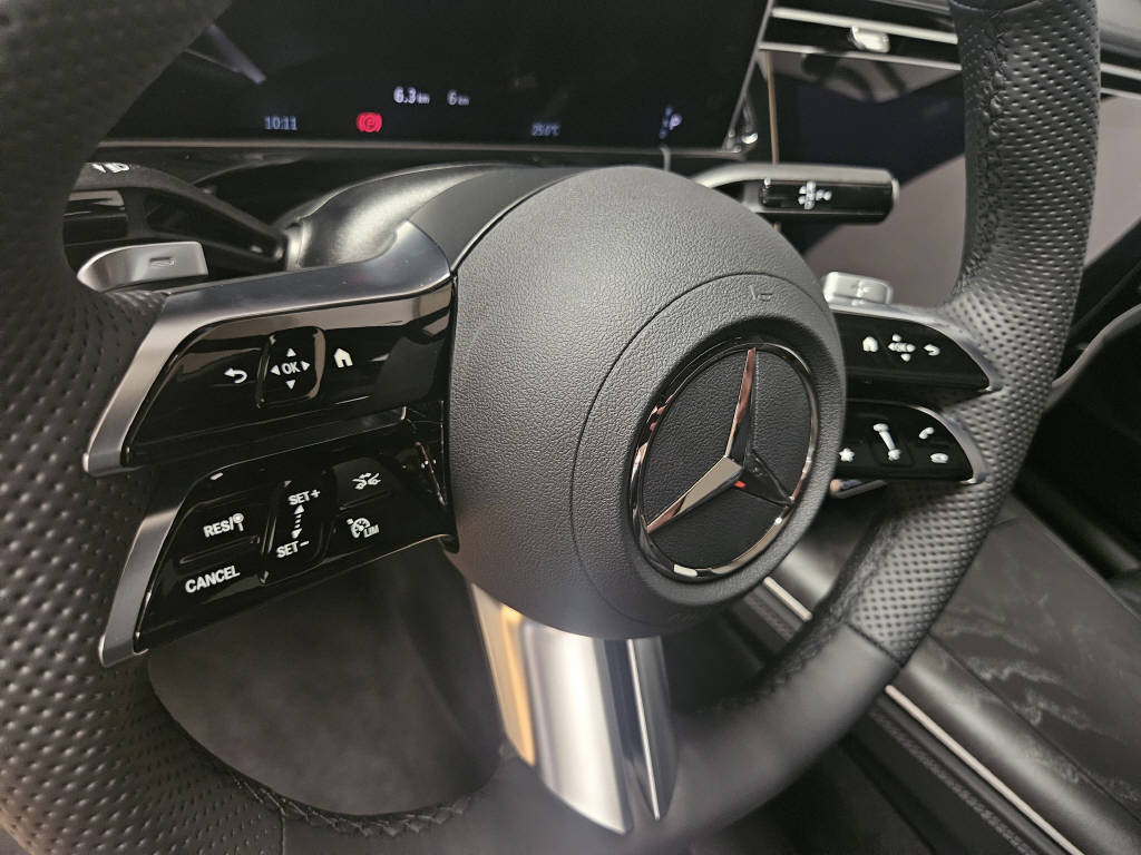 MERCEDES-BENZ E 220 d 4Matic AMG Line Limousine-image-6