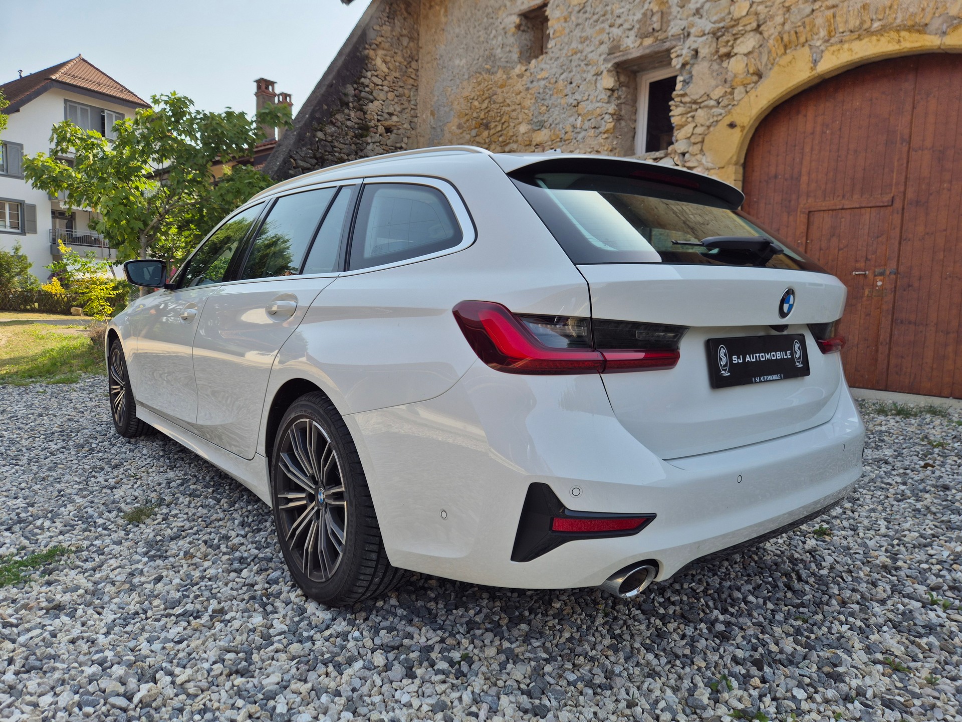 BMW 320d xDrive 48V Touring Sport Line Steptronic-image-2