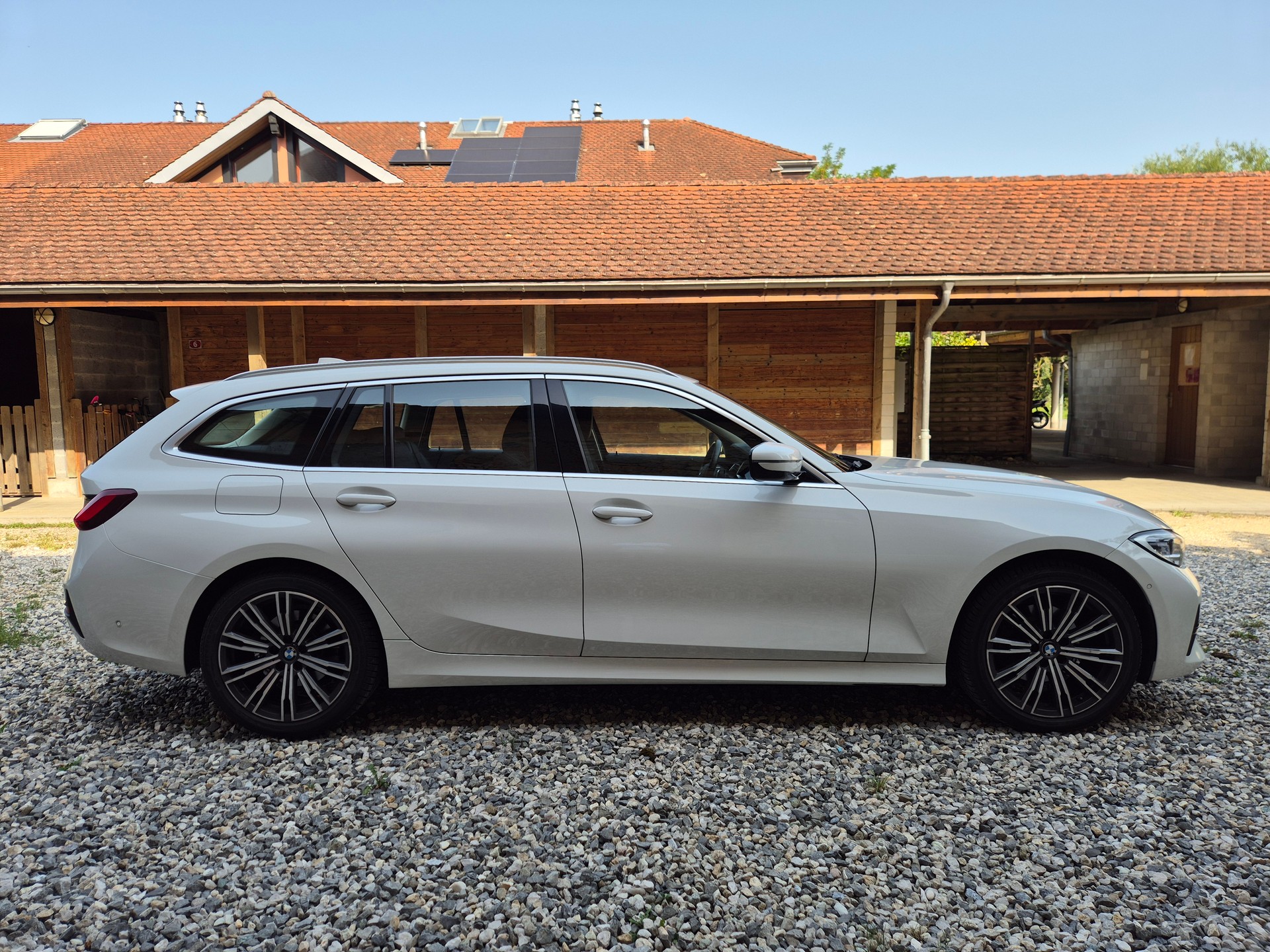 BMW 320d xDrive 48V Touring Sport Line Steptronic-image-5