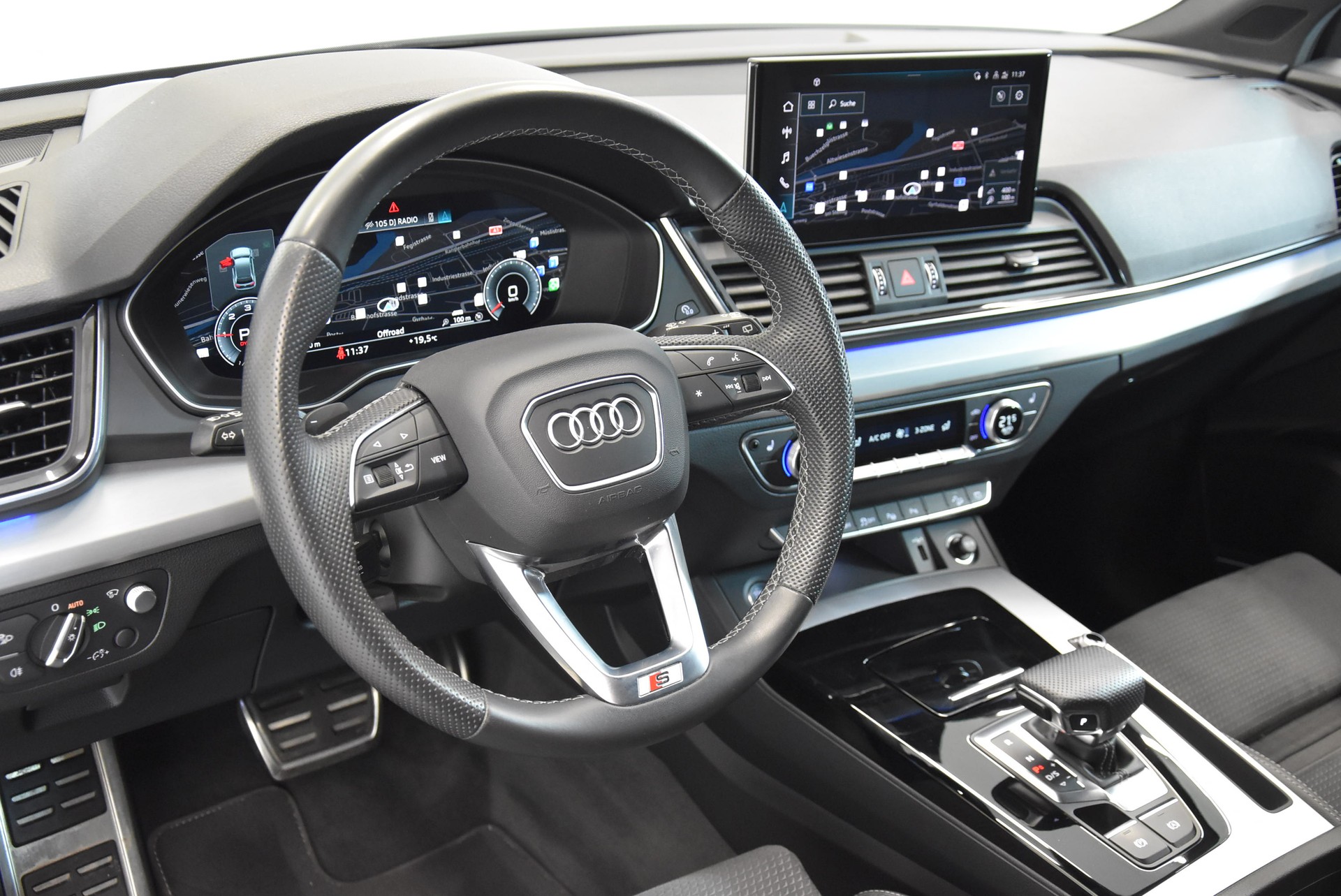 AUDI Q5 Sportback 40 TDI Blackedition quattro S-tronic-image-2