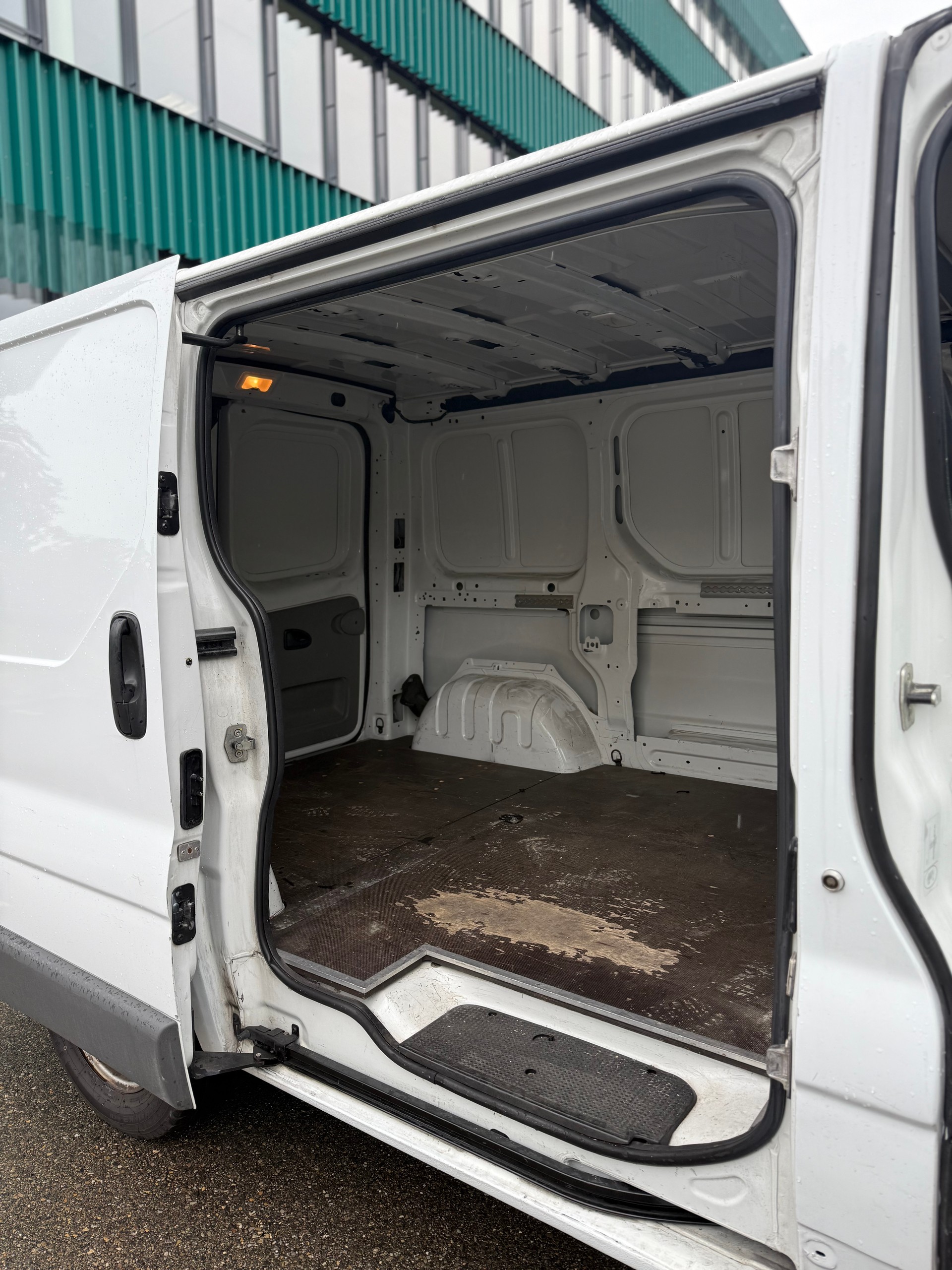 RENAULT Trafic 2.0 dCi 115 2.9t L2H1-image-9