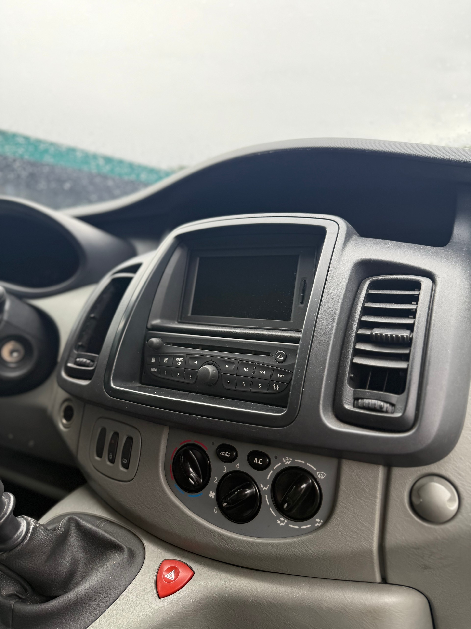 RENAULT Trafic 2.0 dCi 115 2.9t L2H1-image-10