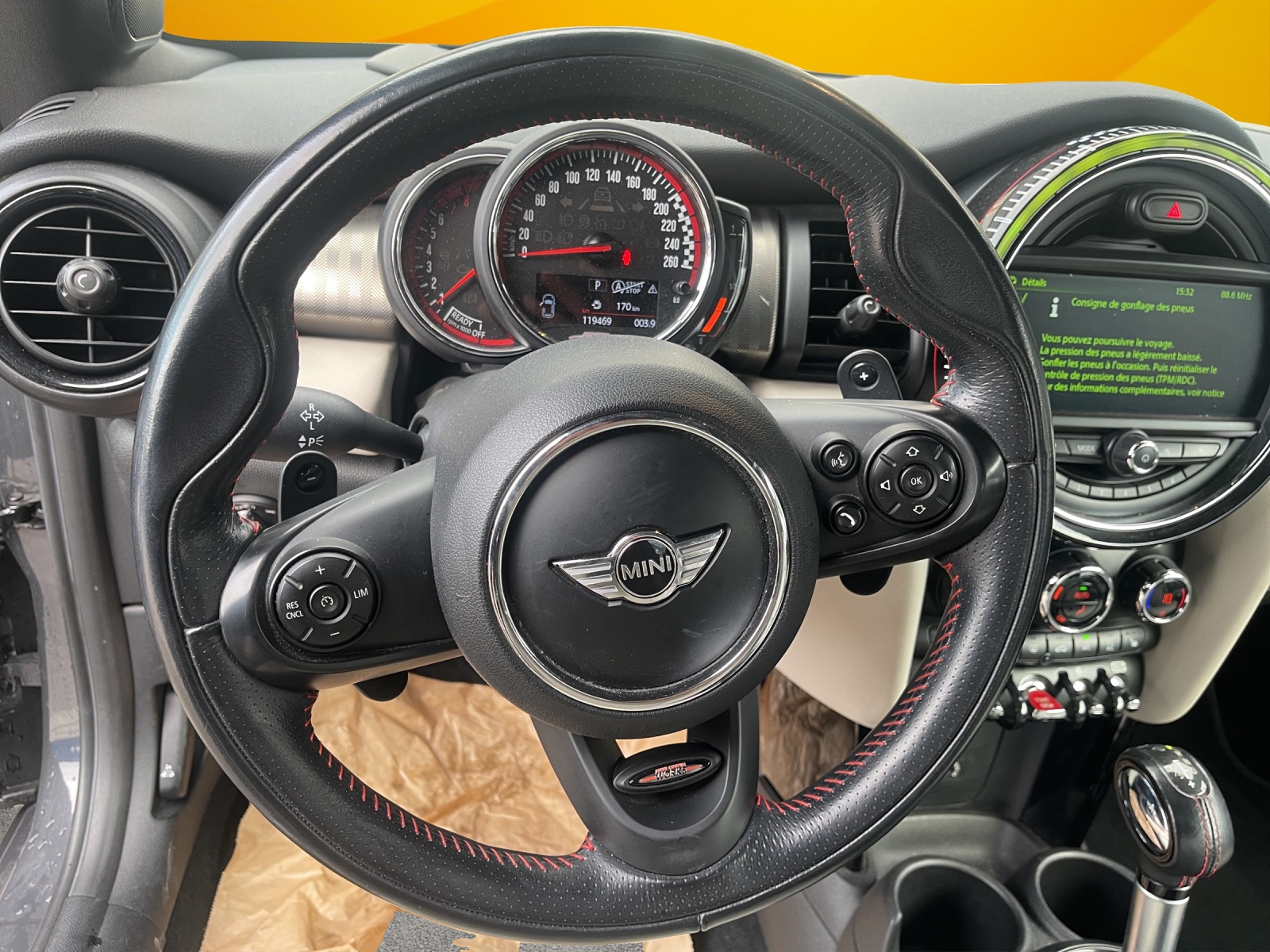 MINI Cooper John Cooper Works Cabriolet Steptronic-image-9
