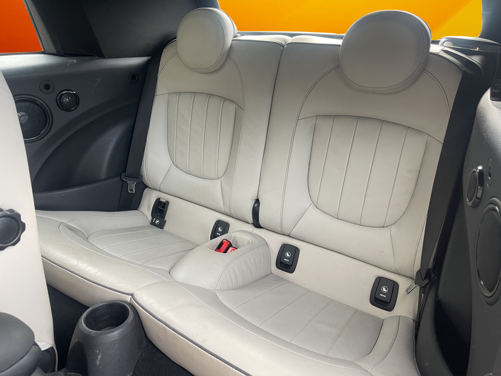 MINI Cooper John Cooper Works Cabriolet Steptronic-image-10
