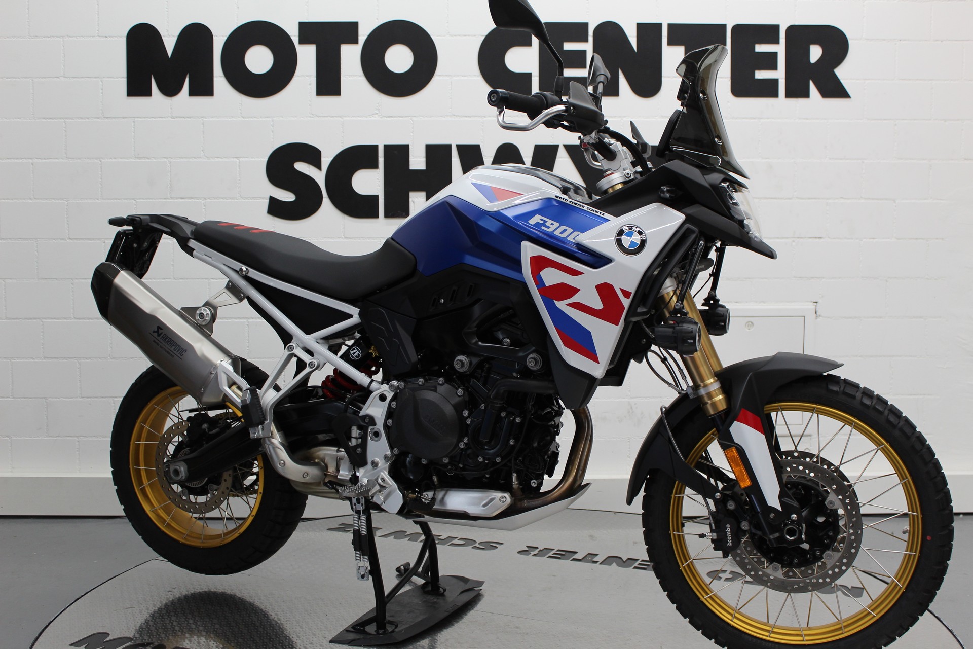 BMW F 900 GS-showroom-element-1