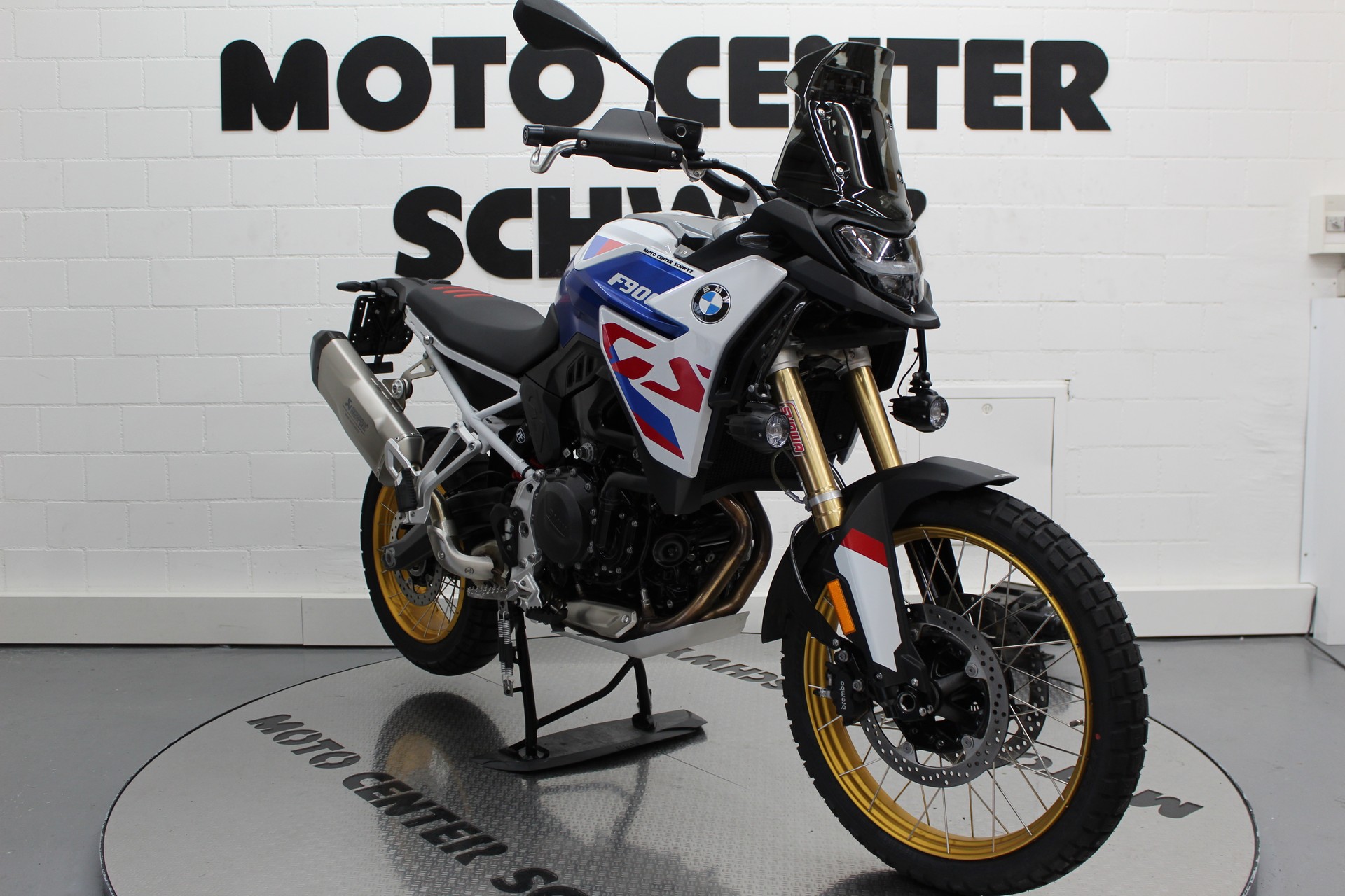 BMW F 900 GS-showroom-element-2