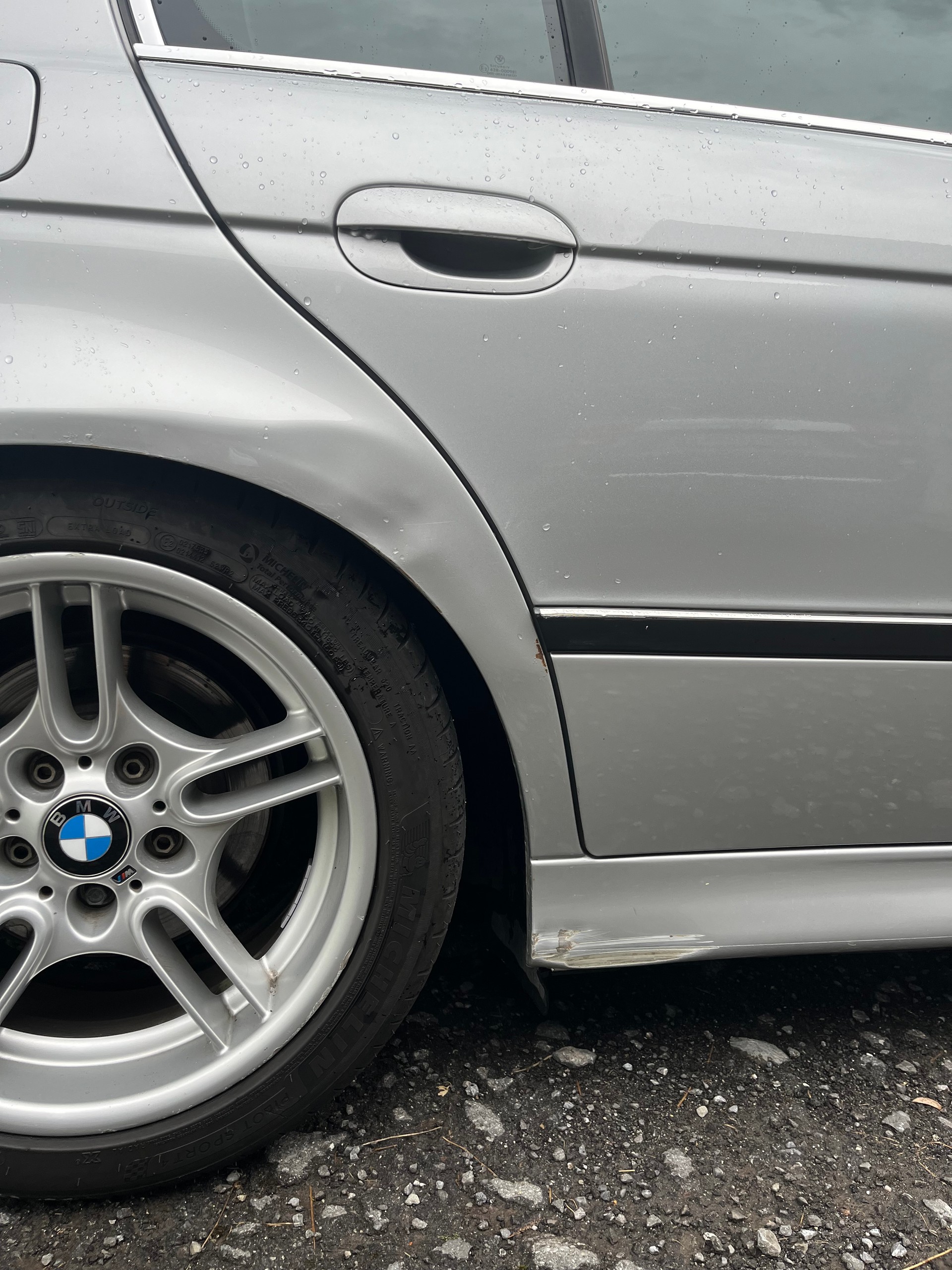 BMW 523i-image-1