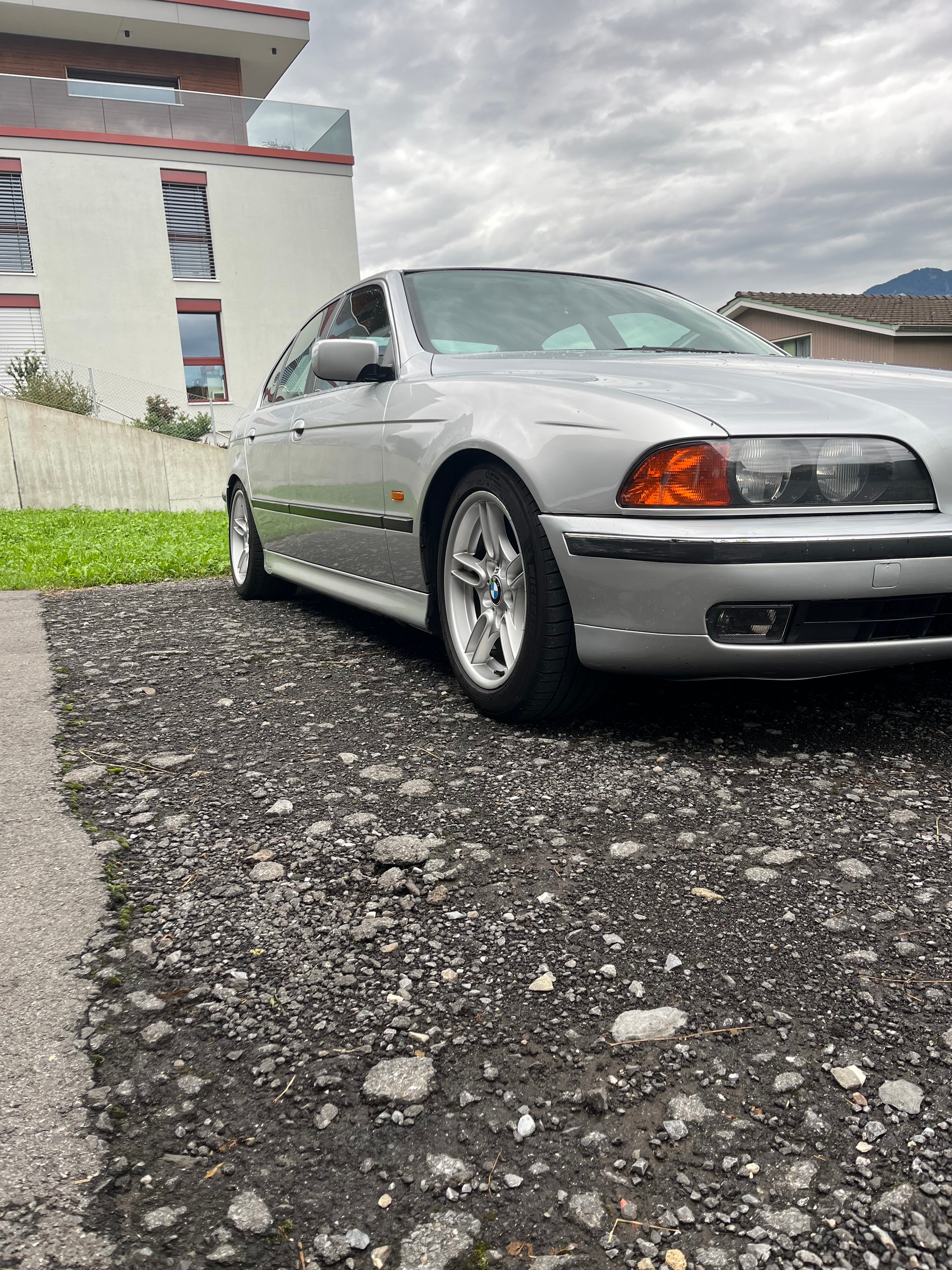 BMW 523i