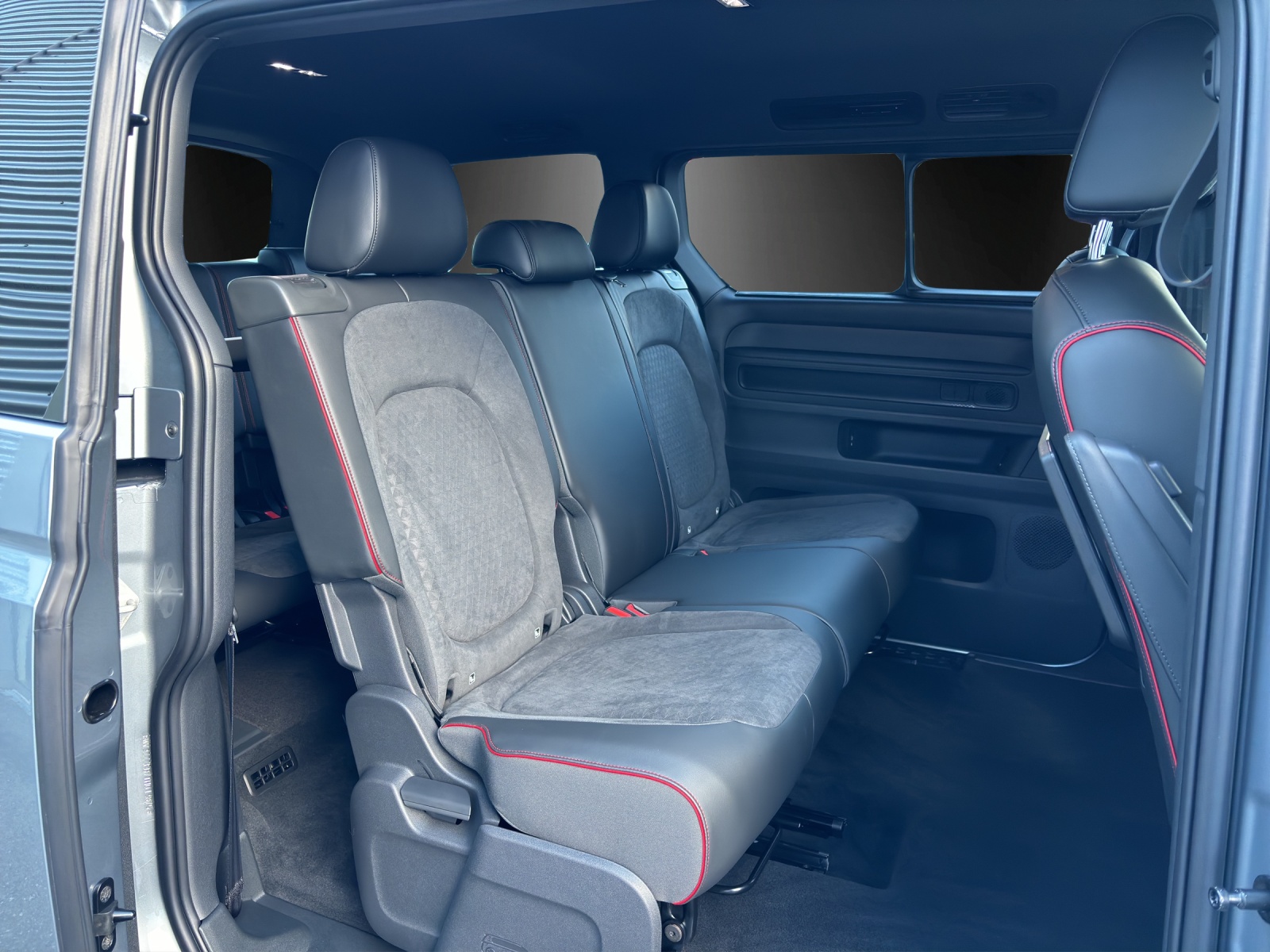 VW ID.Buzz LWB GTX 4 Motion-image-7