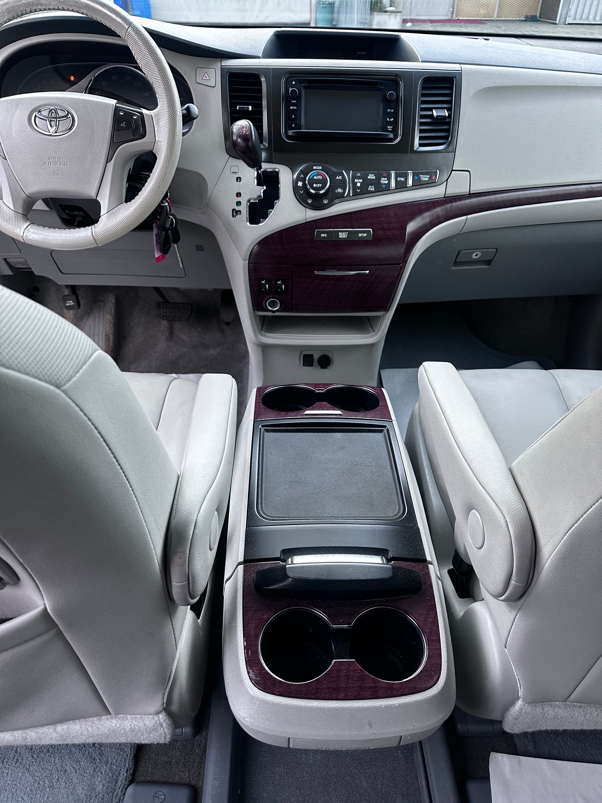 TOYOTA Sienna 3.5 A 4WD-image-16