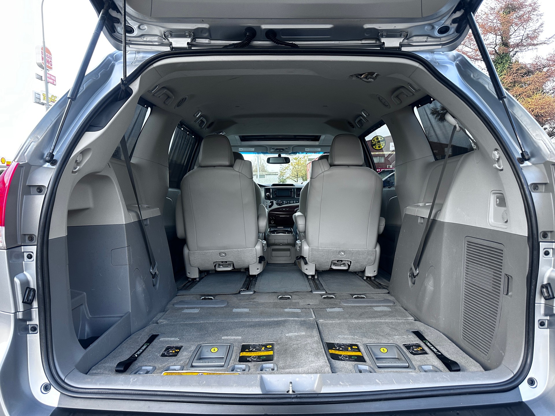 TOYOTA Sienna 3.5 A 4WD-image-12