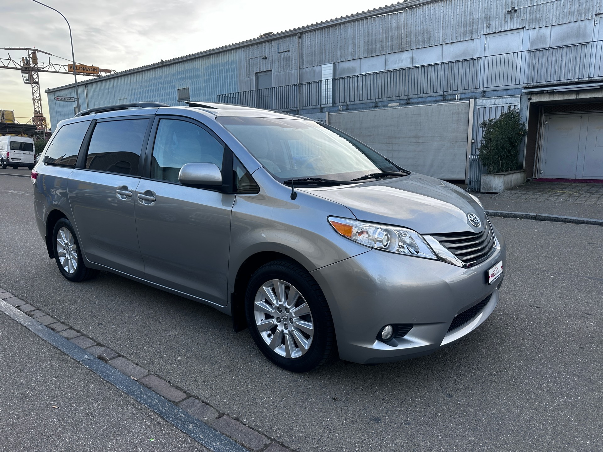 TOYOTA Sienna 3.5 A 4WD-showroom-element-3