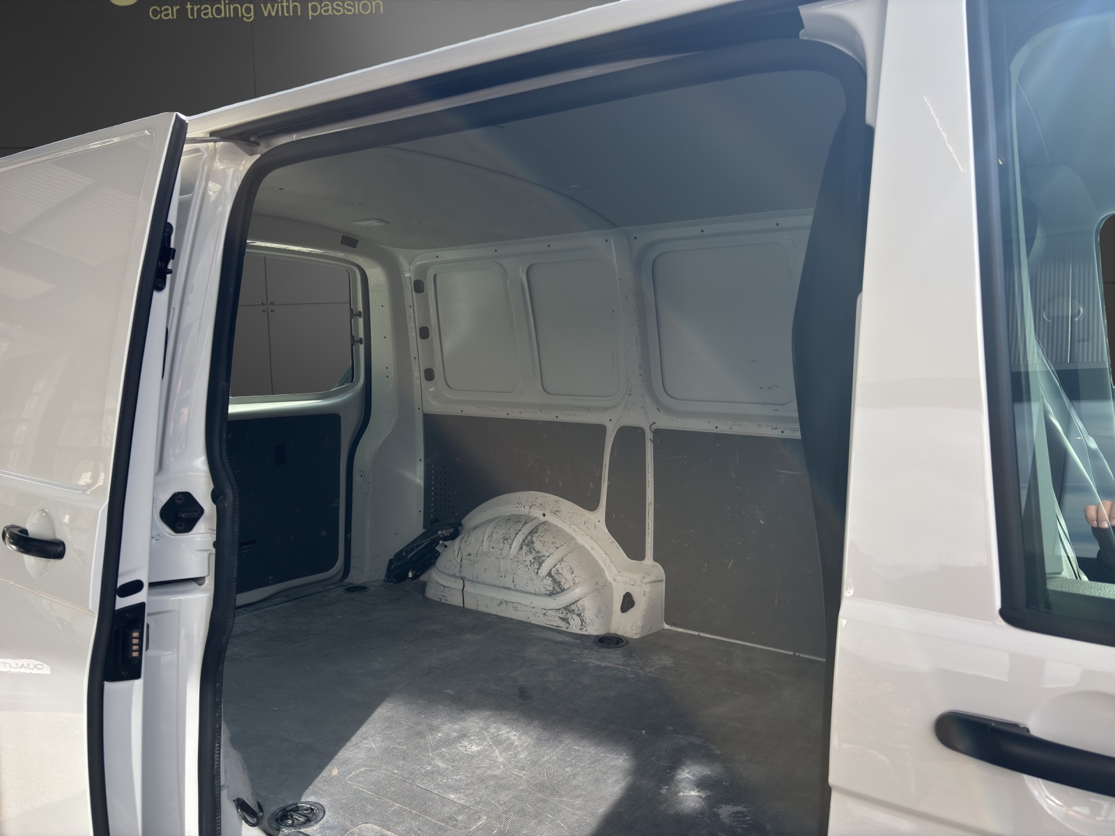 VW T6.1 2.0 TDI DSG-image-8