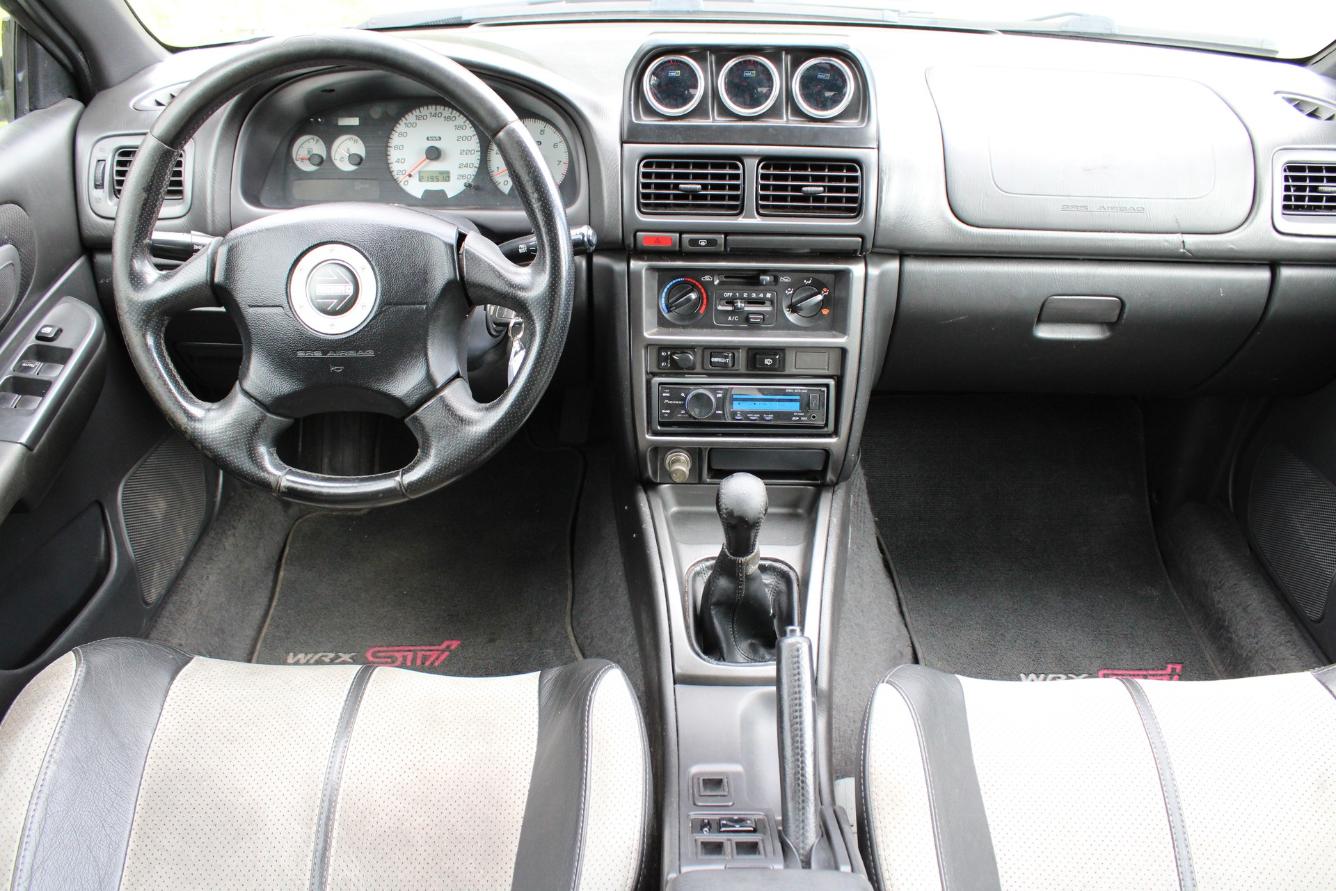 SUBARU Impreza 2.0 Turbo-image-12