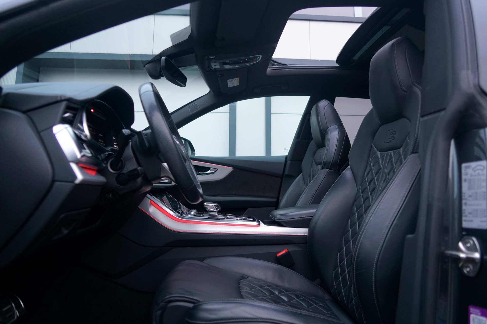 AUDI Q8 55 TFSI Black Edition quattro tiptronic (CH)-image-5