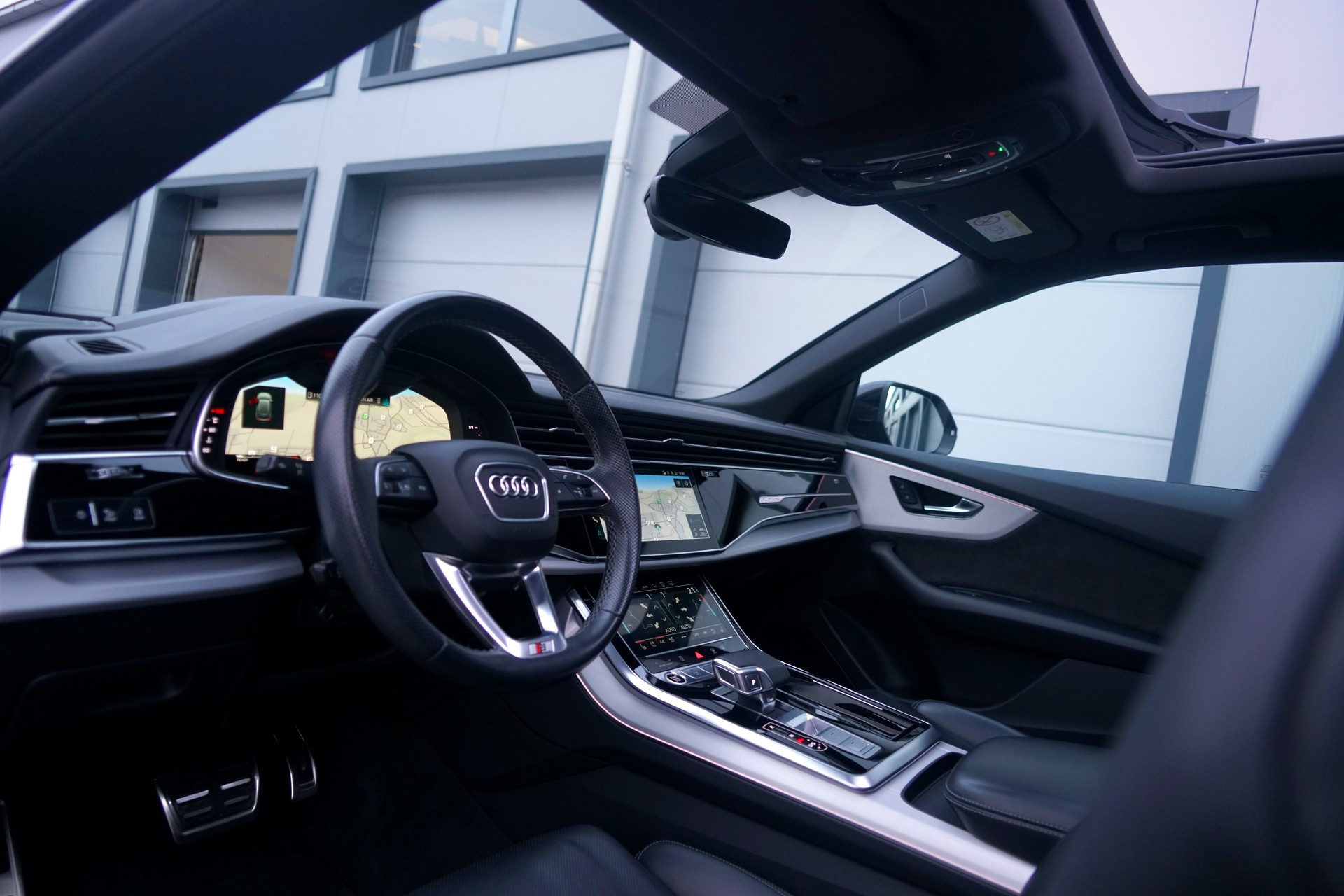 AUDI Q8 55 TFSI Black Edition quattro tiptronic (CH)-image-3
