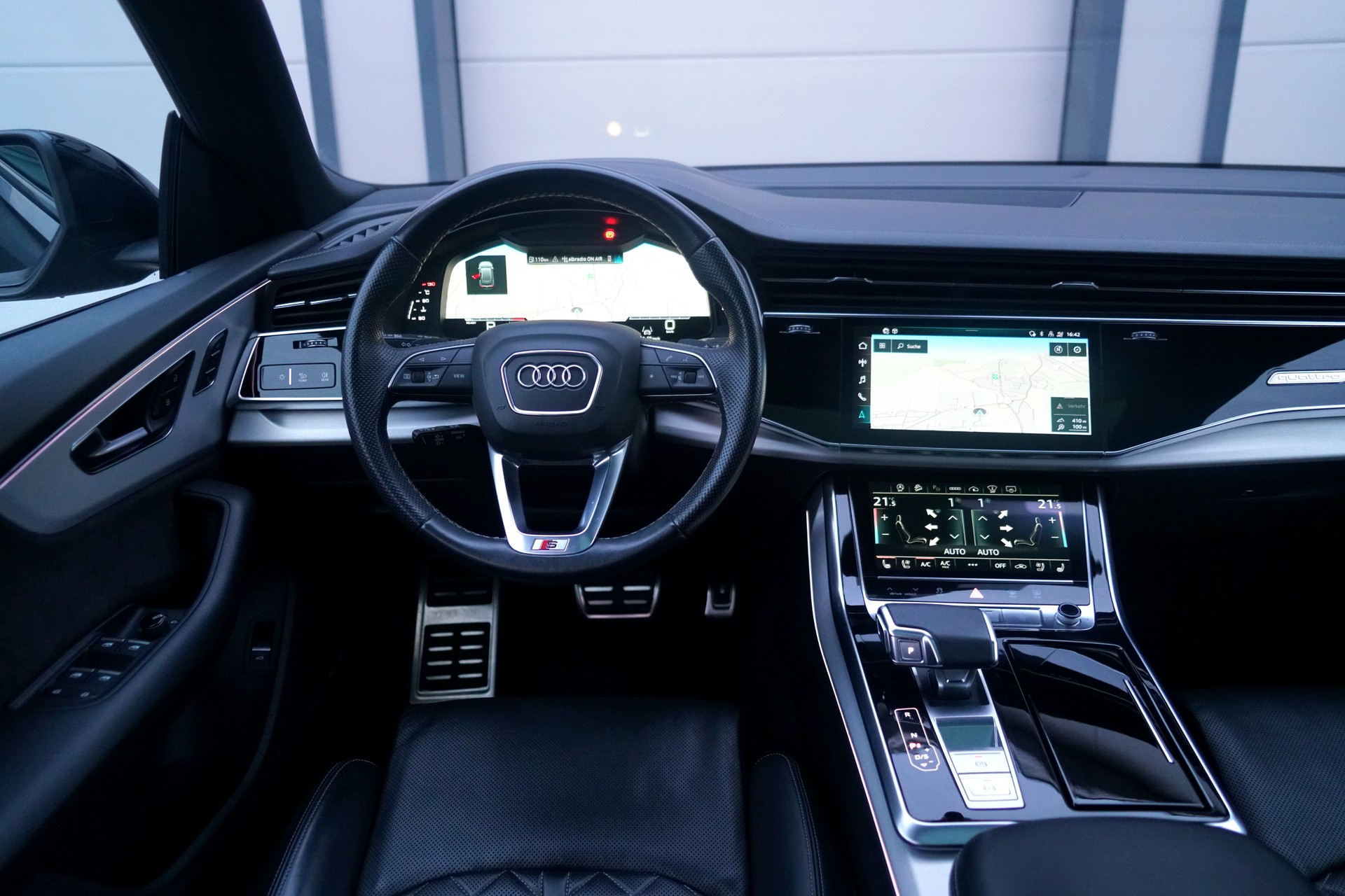 AUDI Q8 55 TFSI Black Edition quattro tiptronic (CH)-image-15