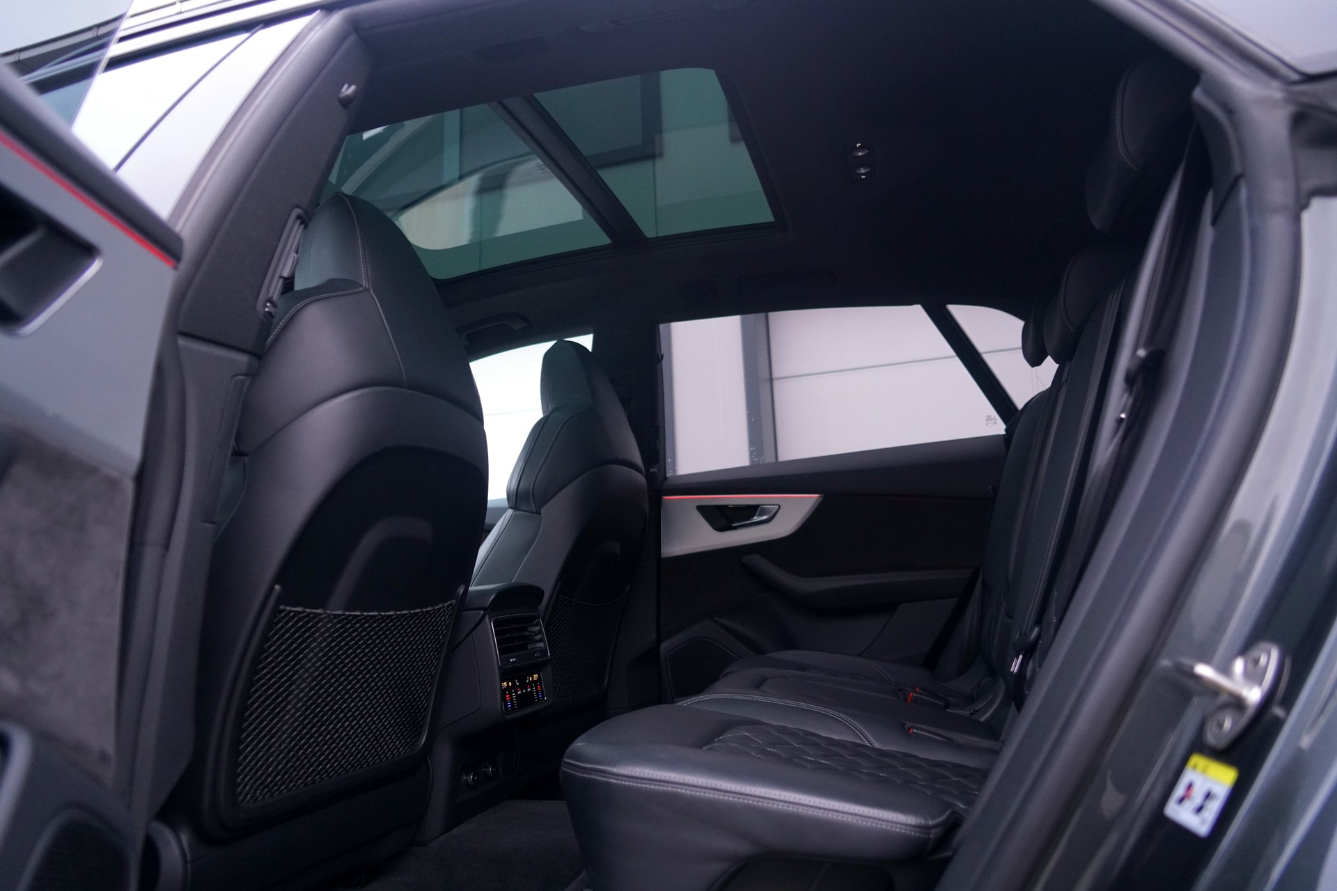 AUDI Q8 55 TFSI Black Edition quattro tiptronic (CH)-image-6
