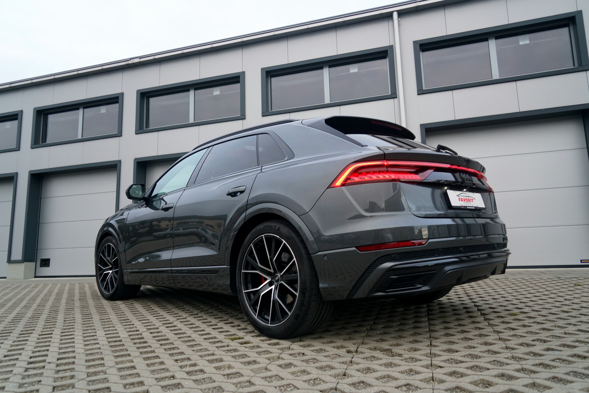 AUDI Q8 55 TFSI Black Edition quattro tiptronic (CH)-image-2