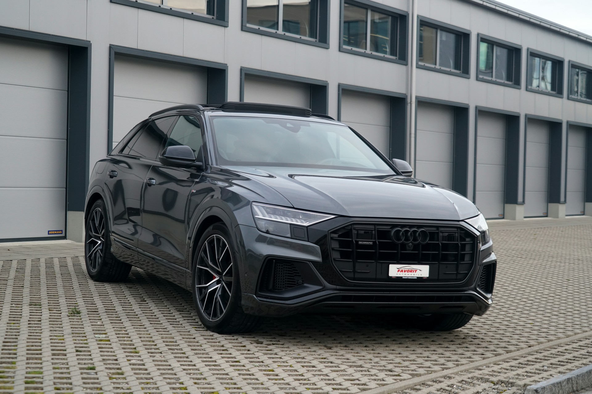 AUDI Q8 55 TFSI Black Edition quattro tiptronic (CH)-image-11
