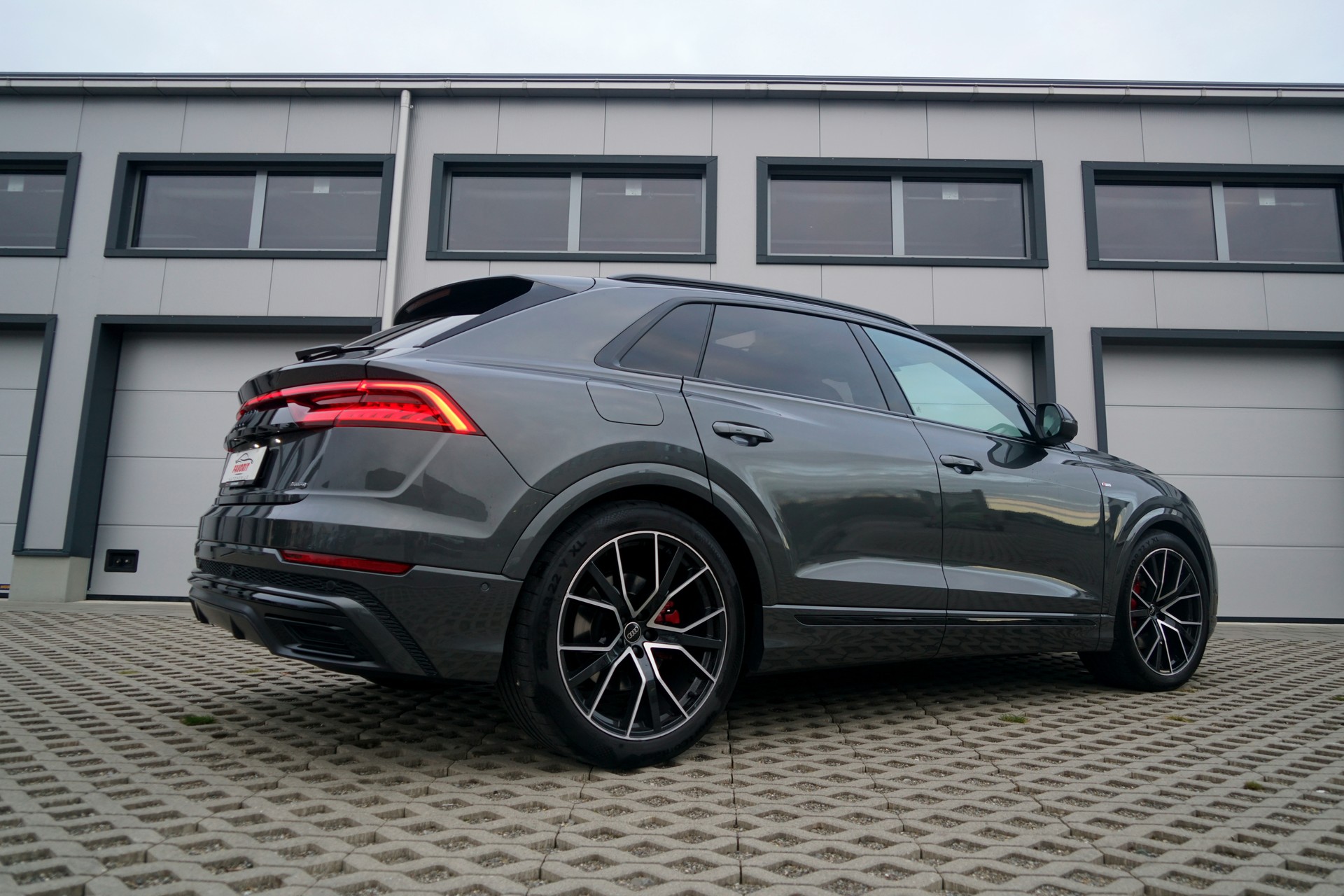 AUDI Q8 55 TFSI Black Edition quattro tiptronic (CH)-image-13