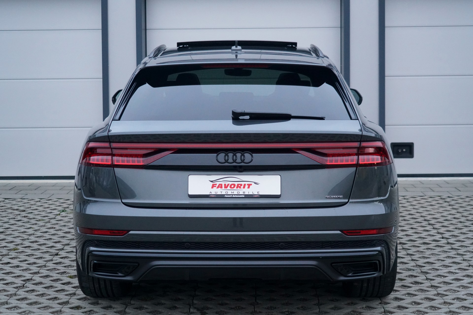 AUDI Q8 55 TFSI Black Edition quattro tiptronic (CH)-image-12