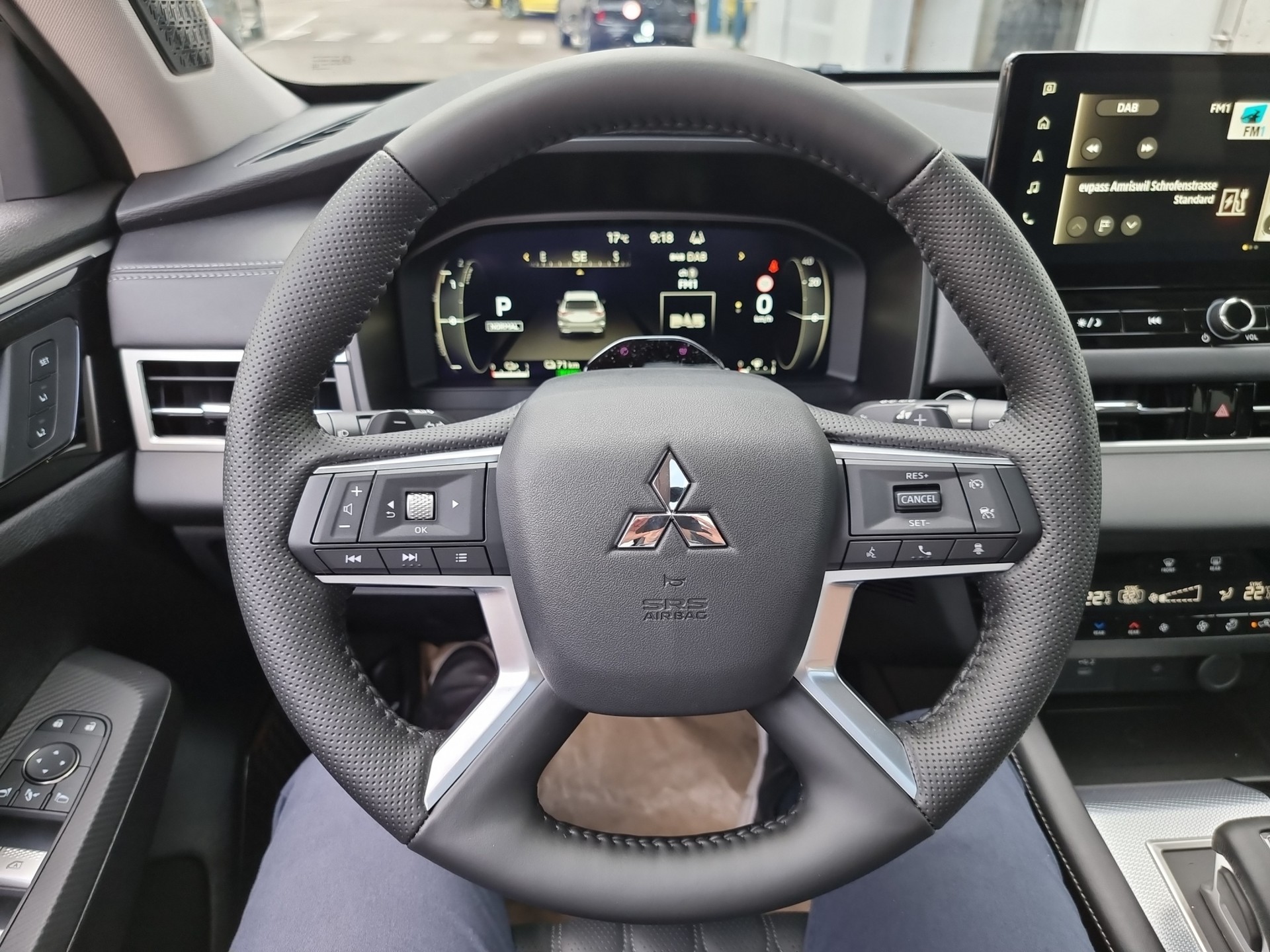 MITSUBISHI Outlander 2.4 PHEV Instyle 4x4-image-9