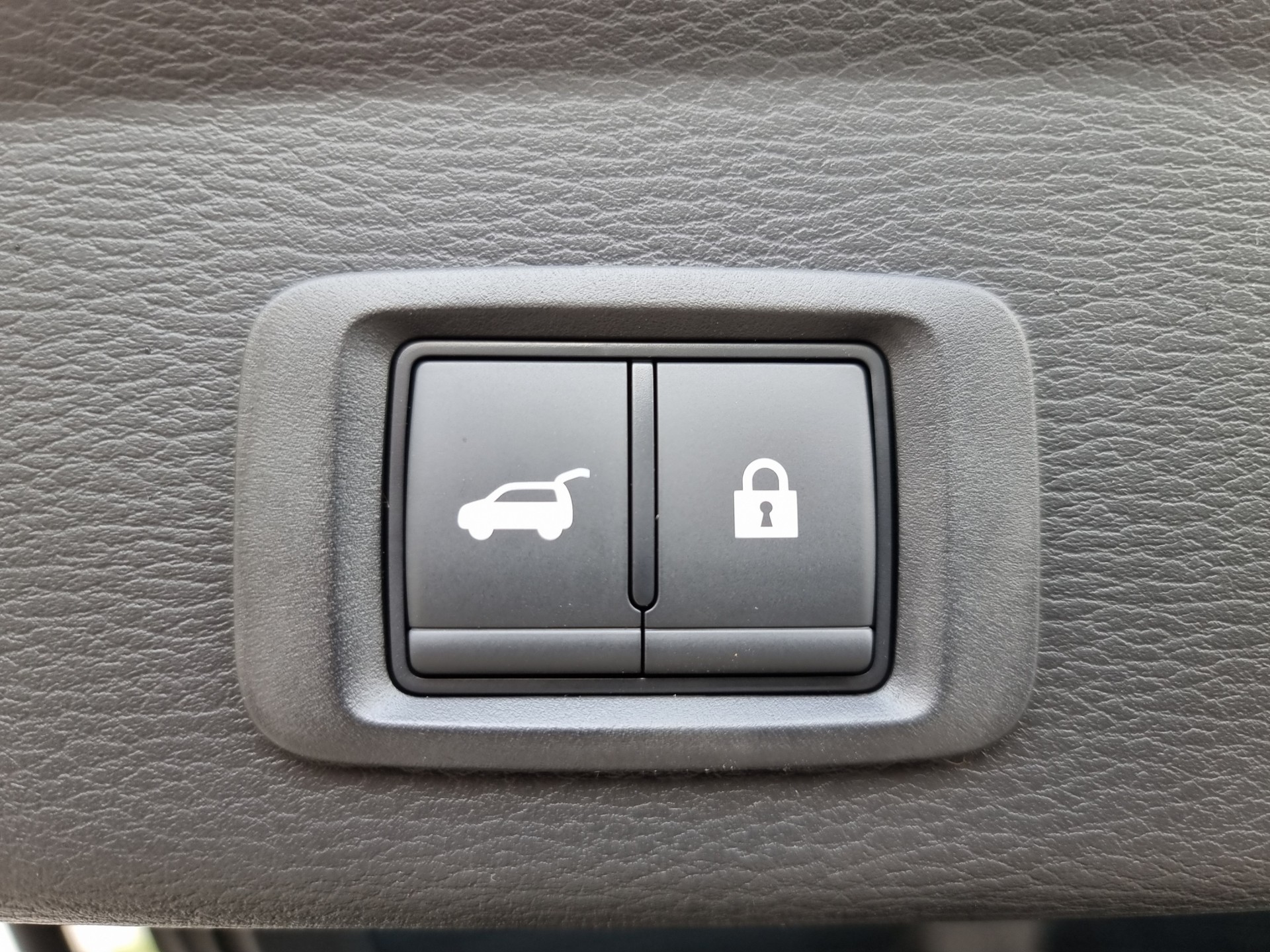 MITSUBISHI Outlander 2.4 PHEV Instyle 4x4-image-16