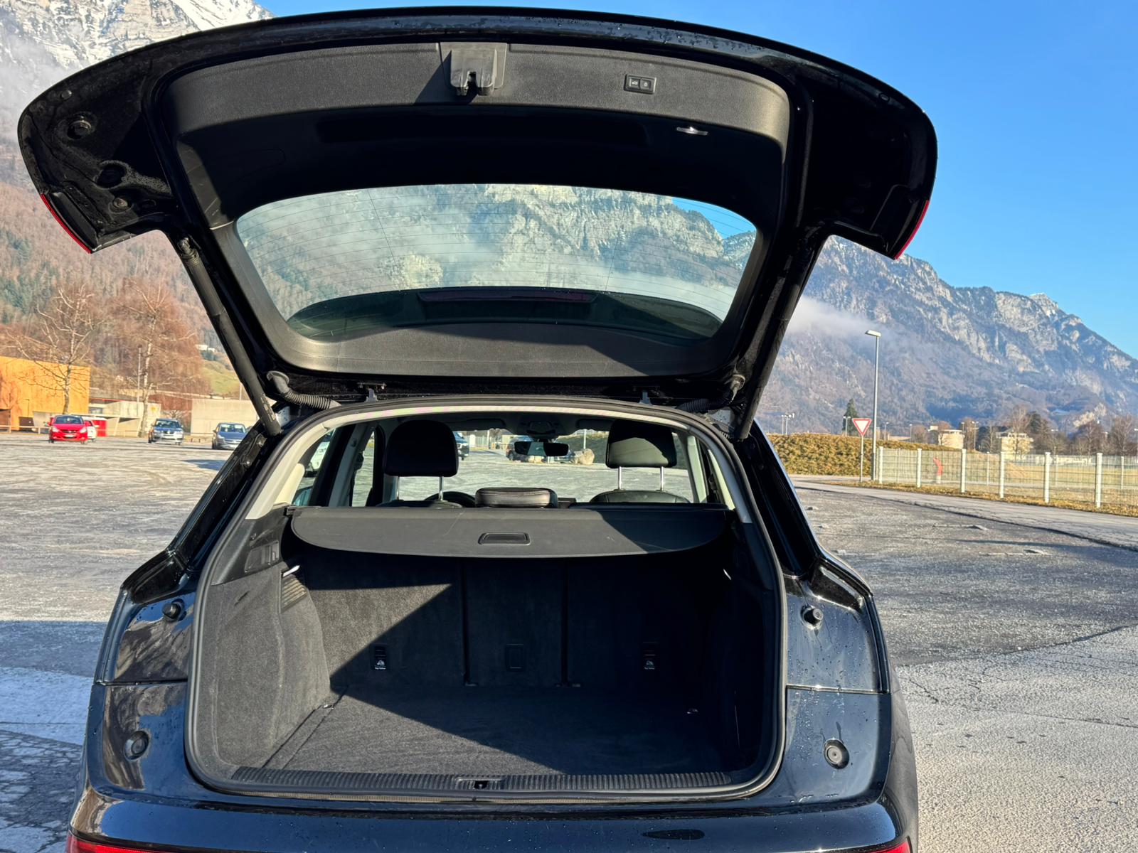 AUDI Q5 40 TDI advanced quattro S-tronic-image-12