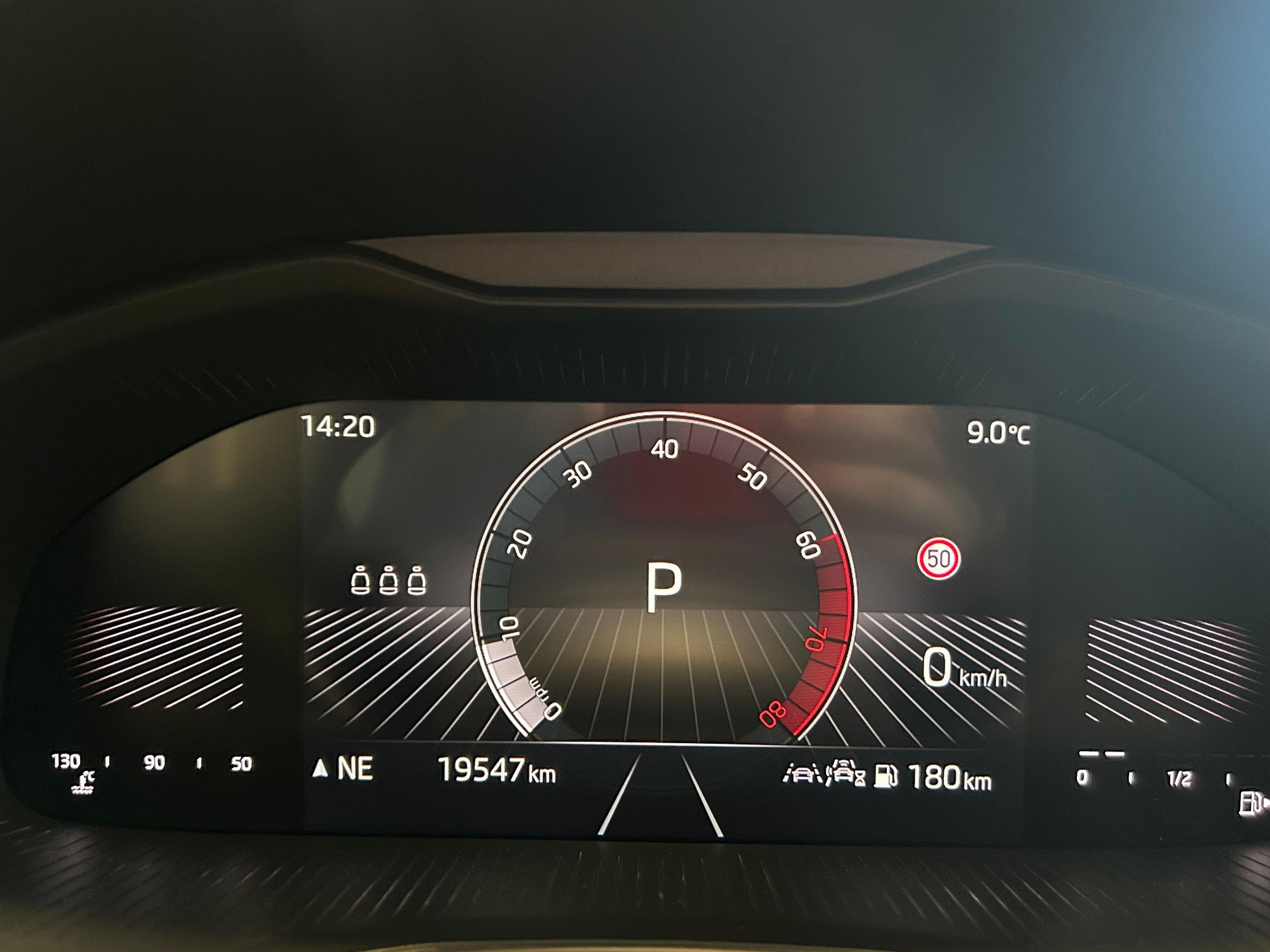 SKODA Kamiq 1.5 TSI Selection DSG-image-9