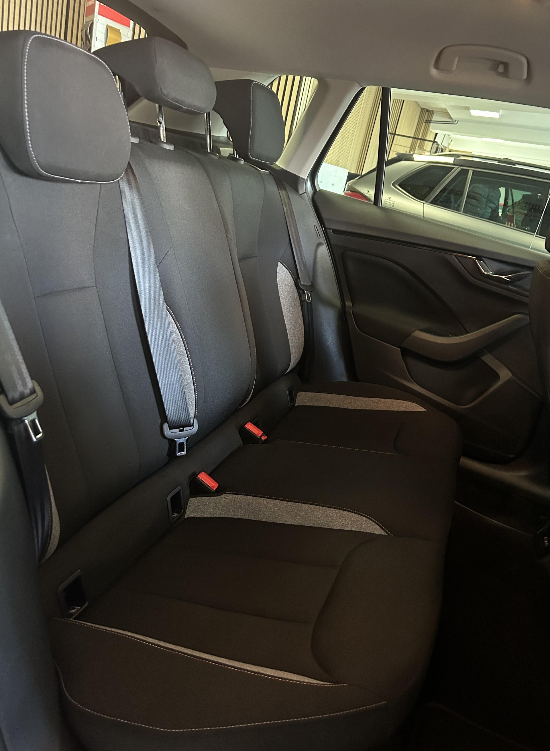 SKODA Kamiq 1.5 TSI Selection DSG-image-17