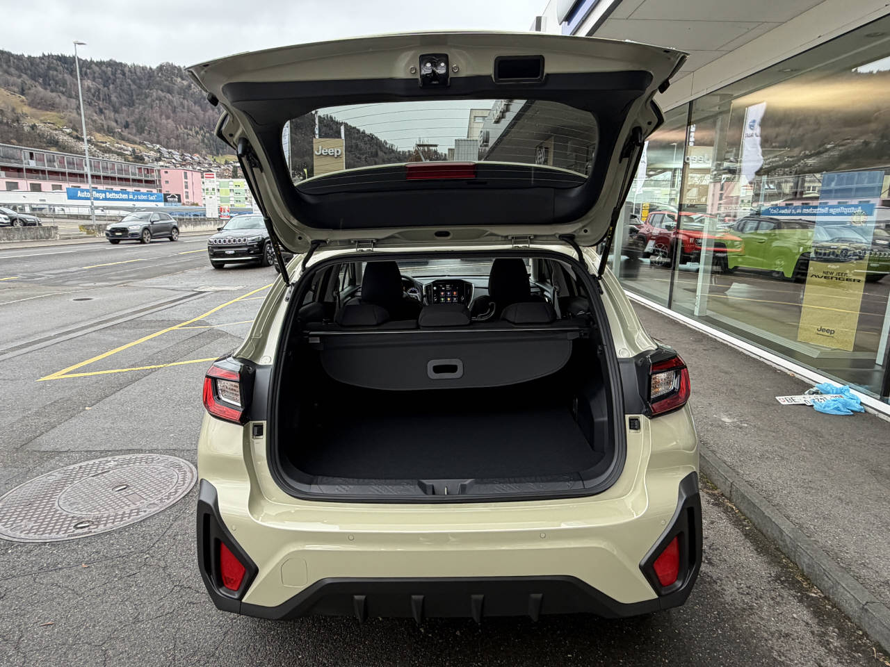 SUBARU Crosstrek 2.0i e-Boxer Swiss Plus-image-5