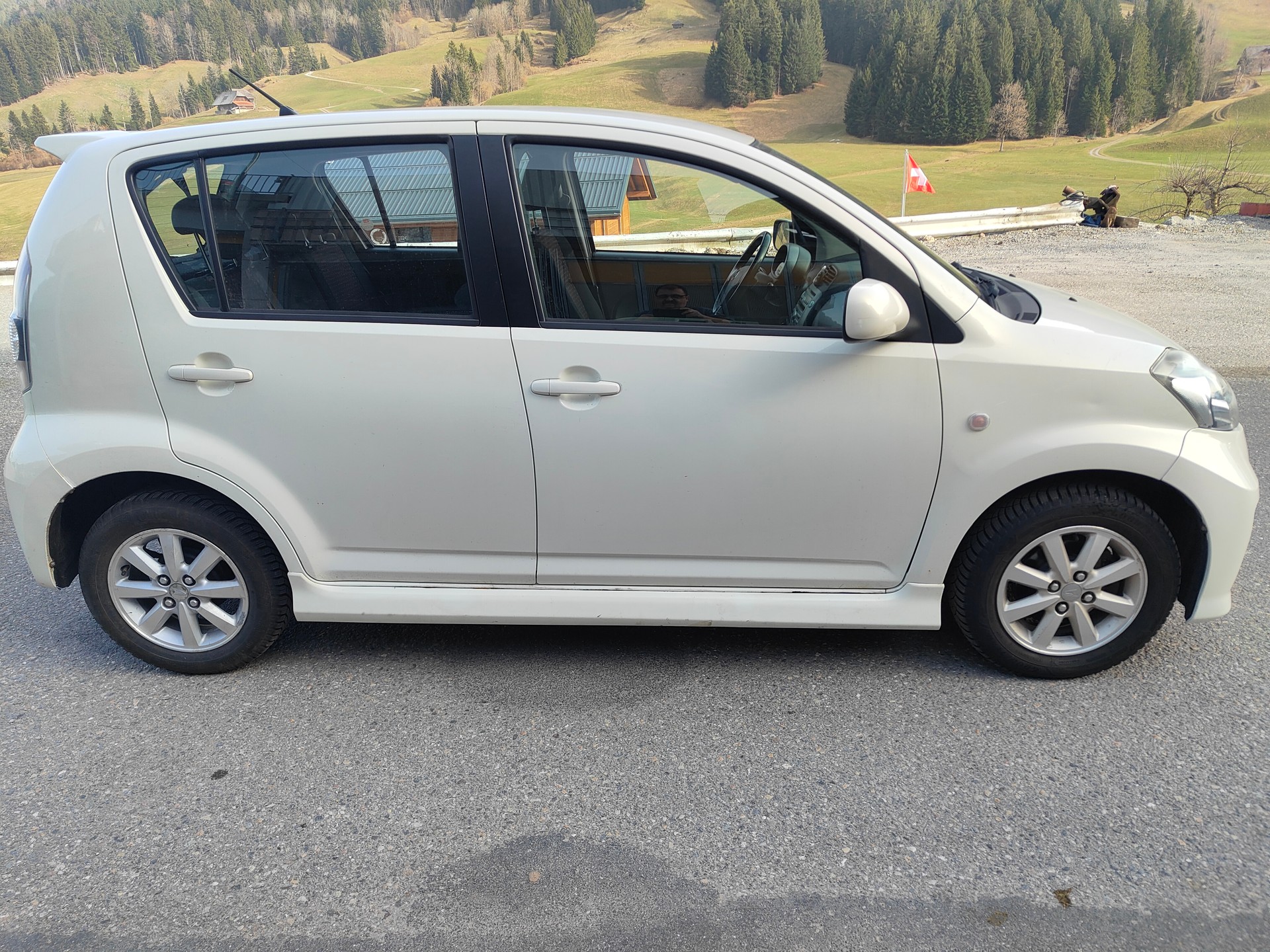 DAIHATSU Sirion 1.3 S eco-4WD-showroom-element-3
