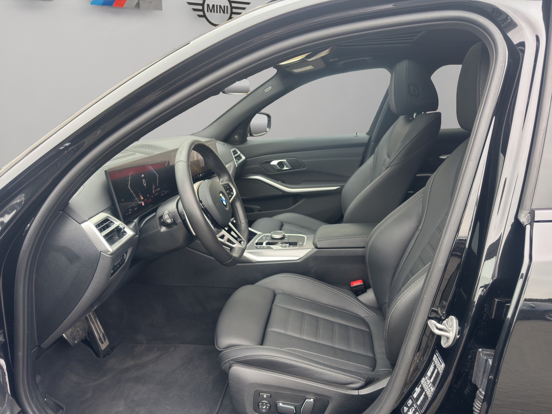 BMW 320d xDrive 48V Touring Steptronic M Sport Pro-image-15
