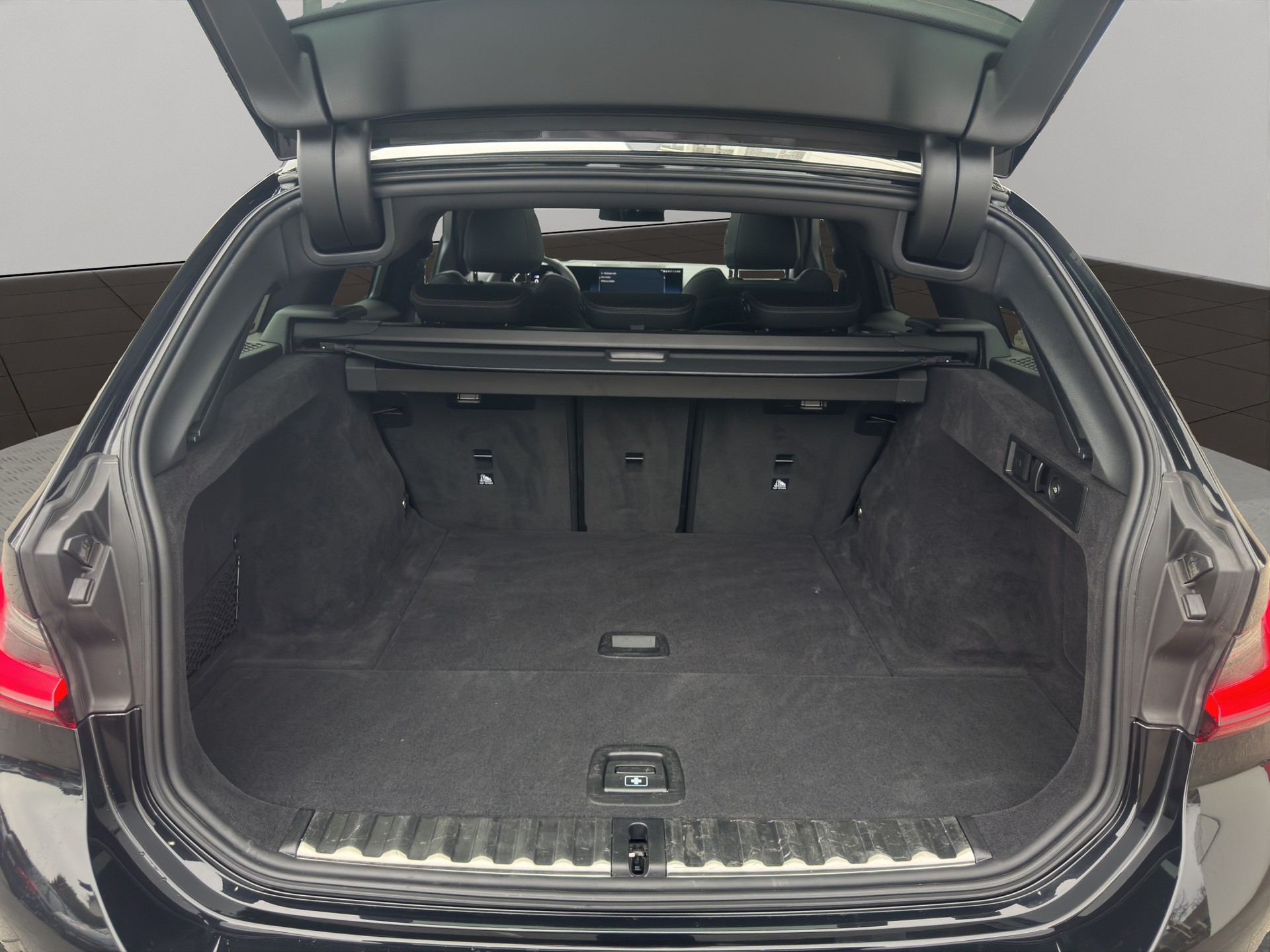 BMW 320d xDrive 48V Touring Steptronic M Sport Pro-image-20