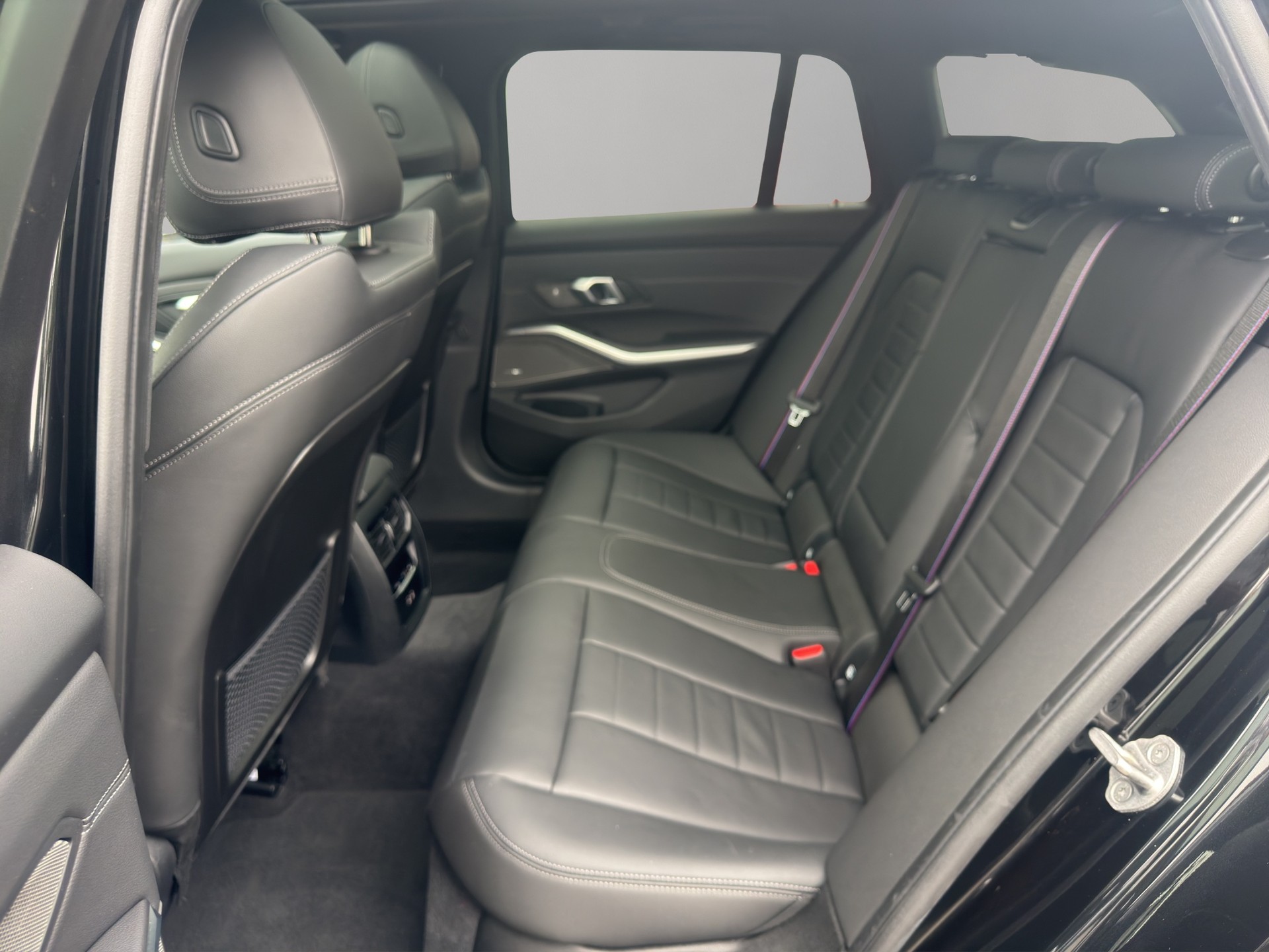 BMW 320d xDrive 48V Touring Steptronic M Sport Pro-image-16