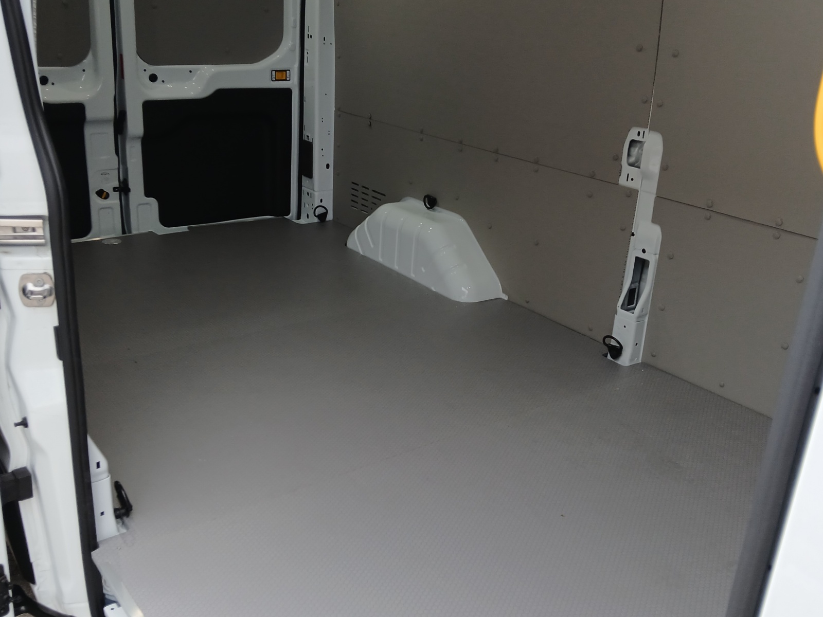 FORD Transit Van 350 L3H2 2.0 EcoBlue 165 Trend-image-9