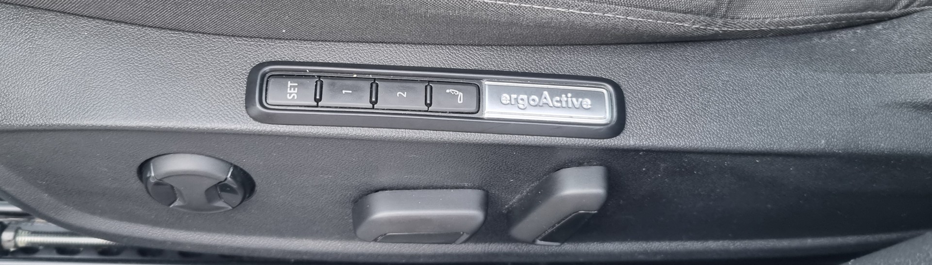 VW Golf 1.0 eTSI mHEV Highline DSG-image-11