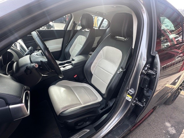 JAGUAR XE 20d R-Sport AWD Automat-image-11