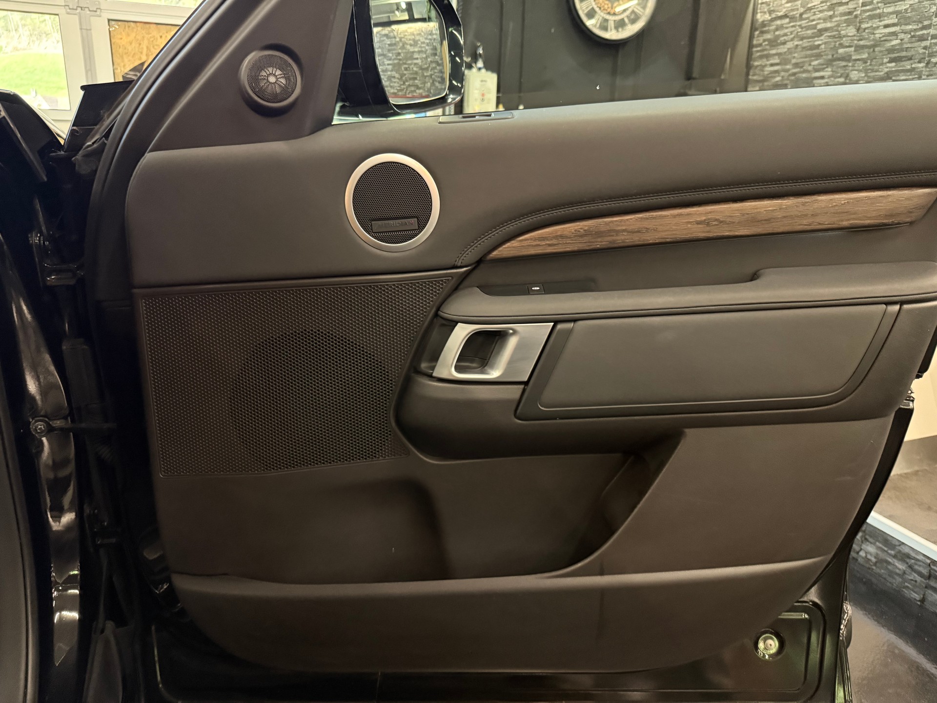 LAND ROVER Discovery 2.0 SD4 HSE Automatic-image-18