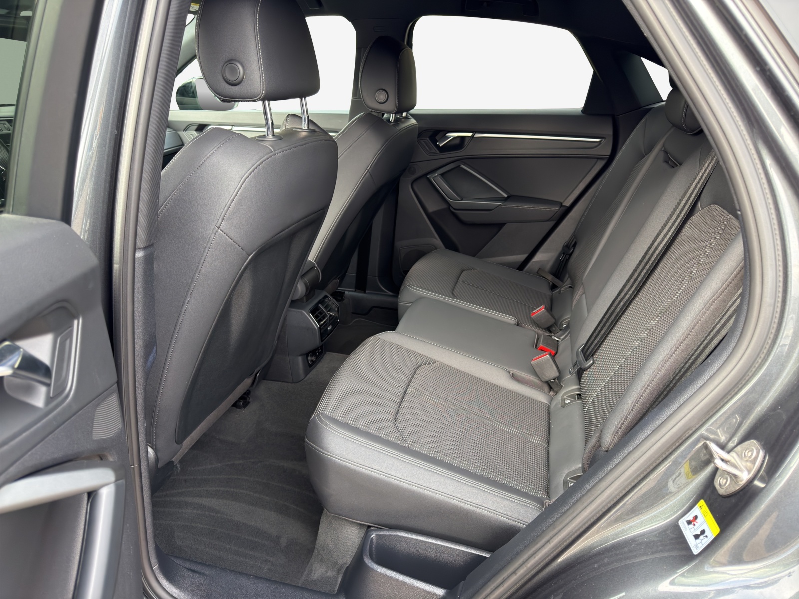 AUDI Q3 Sportback 35 TFSI S line Attraction S-tronic-image-11