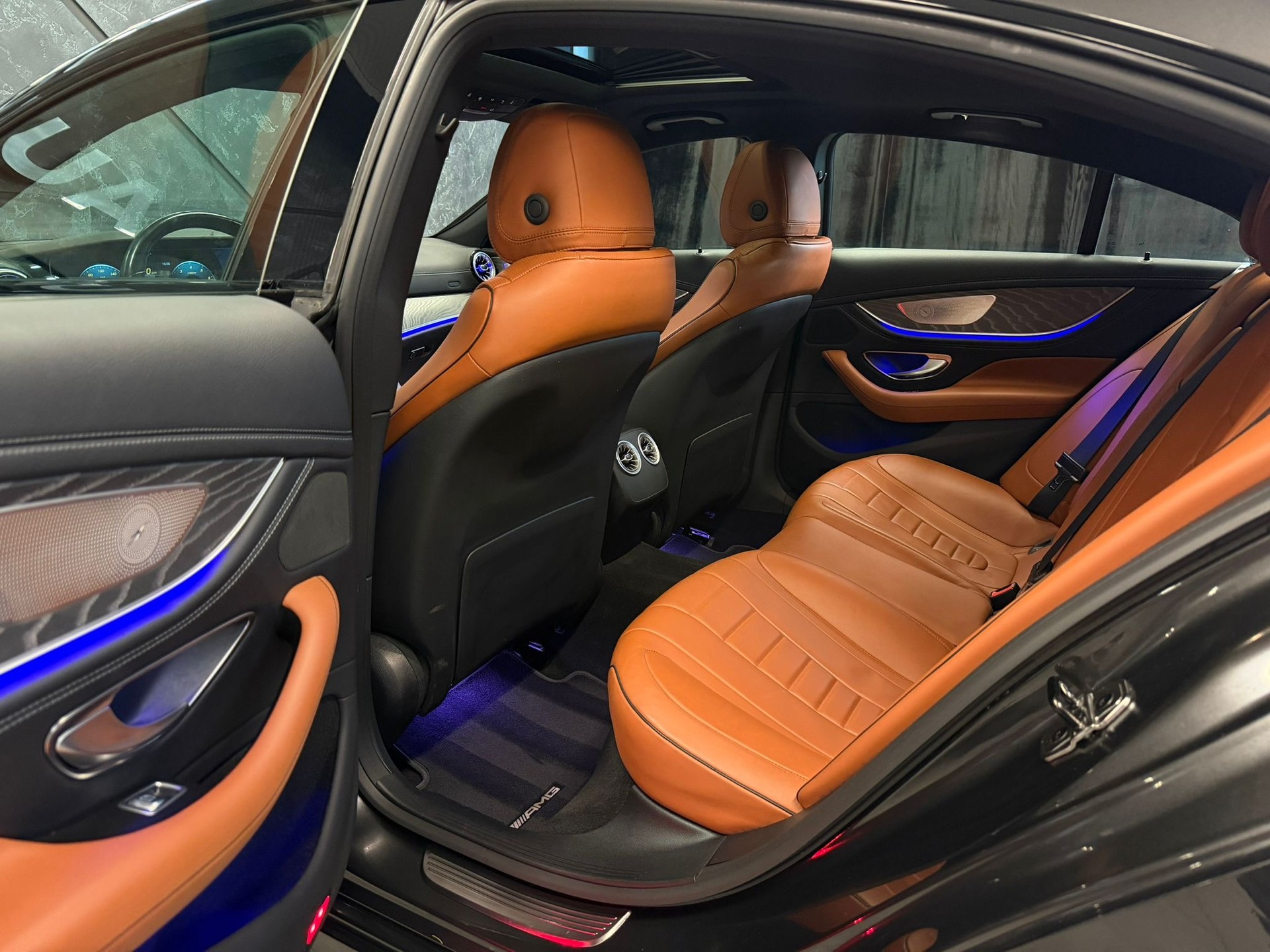 MERCEDES-BENZ CLS 450 4Matic AMG Line 9G-Tronic-image-14