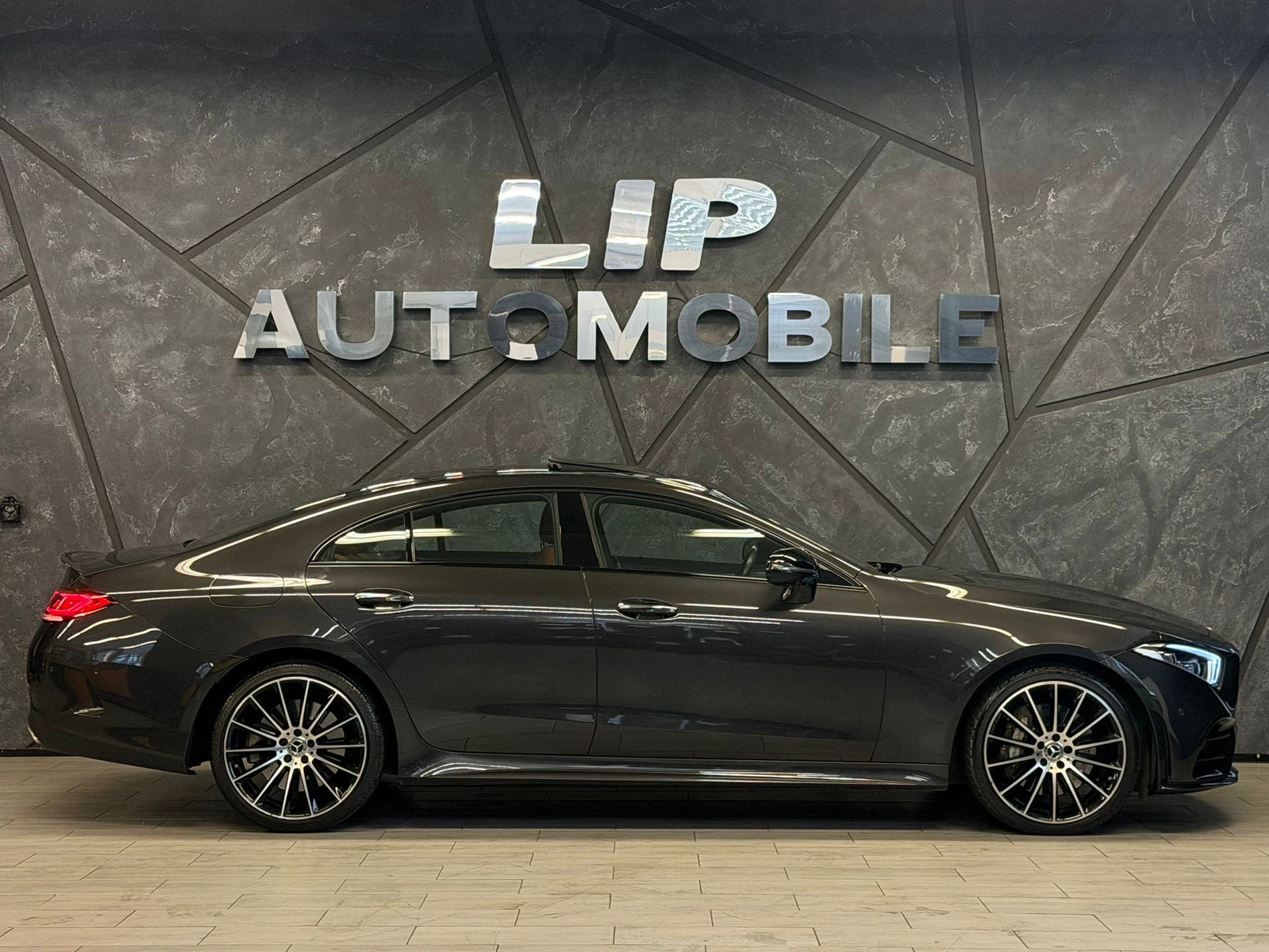 MERCEDES-BENZ CLS 450 4Matic AMG Line 9G-Tronic-showroom-element-3