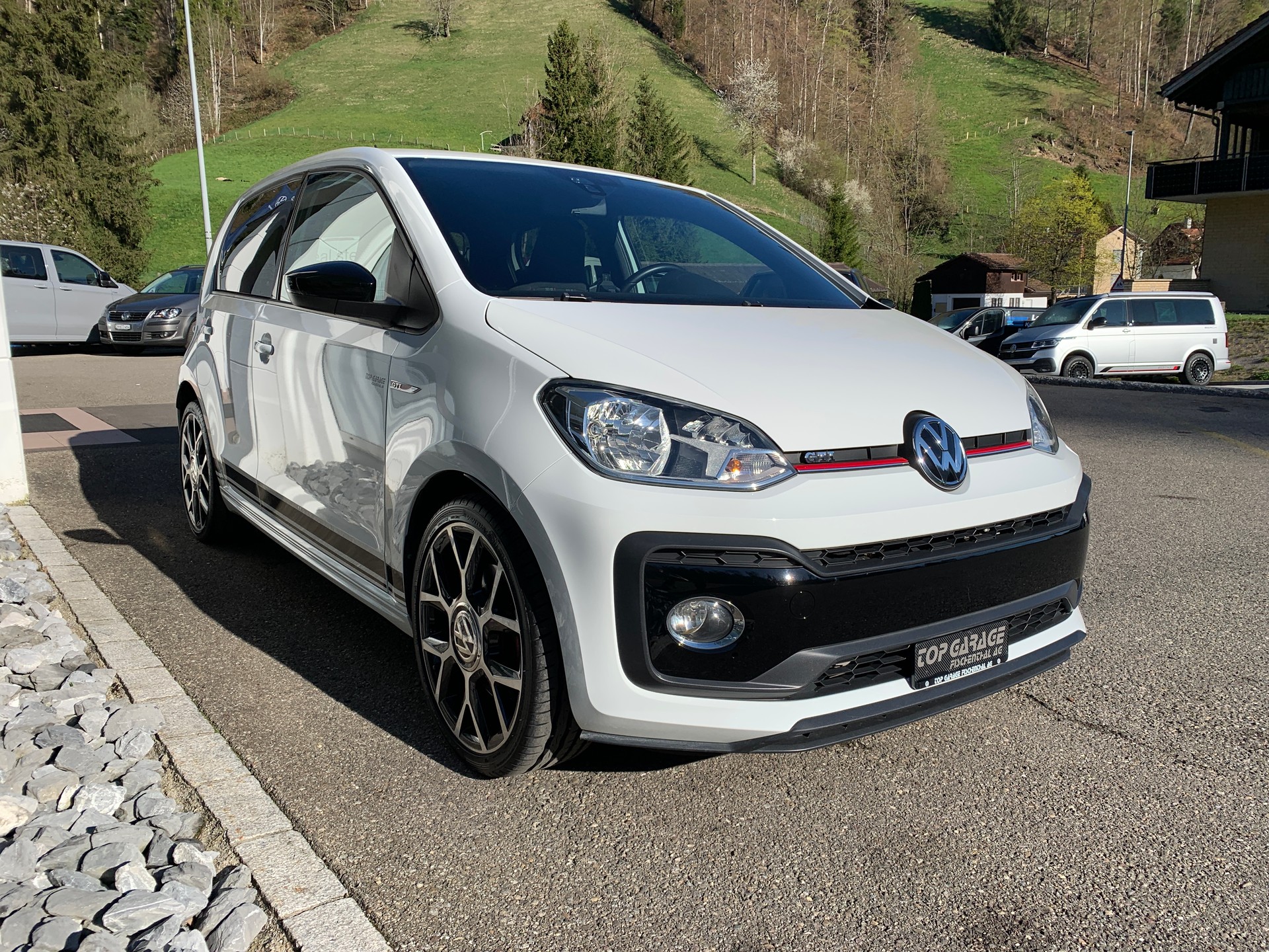 VW Up 1.0 TSI GTI-showroom-element-1